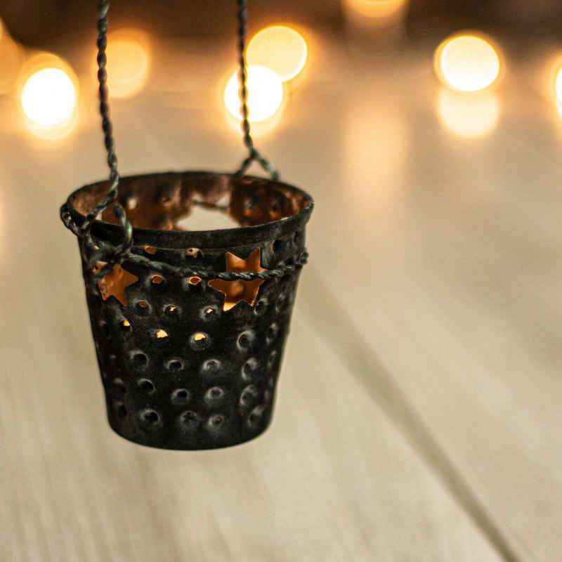 Antikas Weihnachtsfigur Hängendes Teelicht aus Metall, Teelichthalter, Sakrale