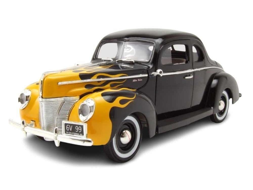 Motormax Modellauto Ford Deluxe Coupe 1940 schwarz mit Flammen, Maßstab 1:18