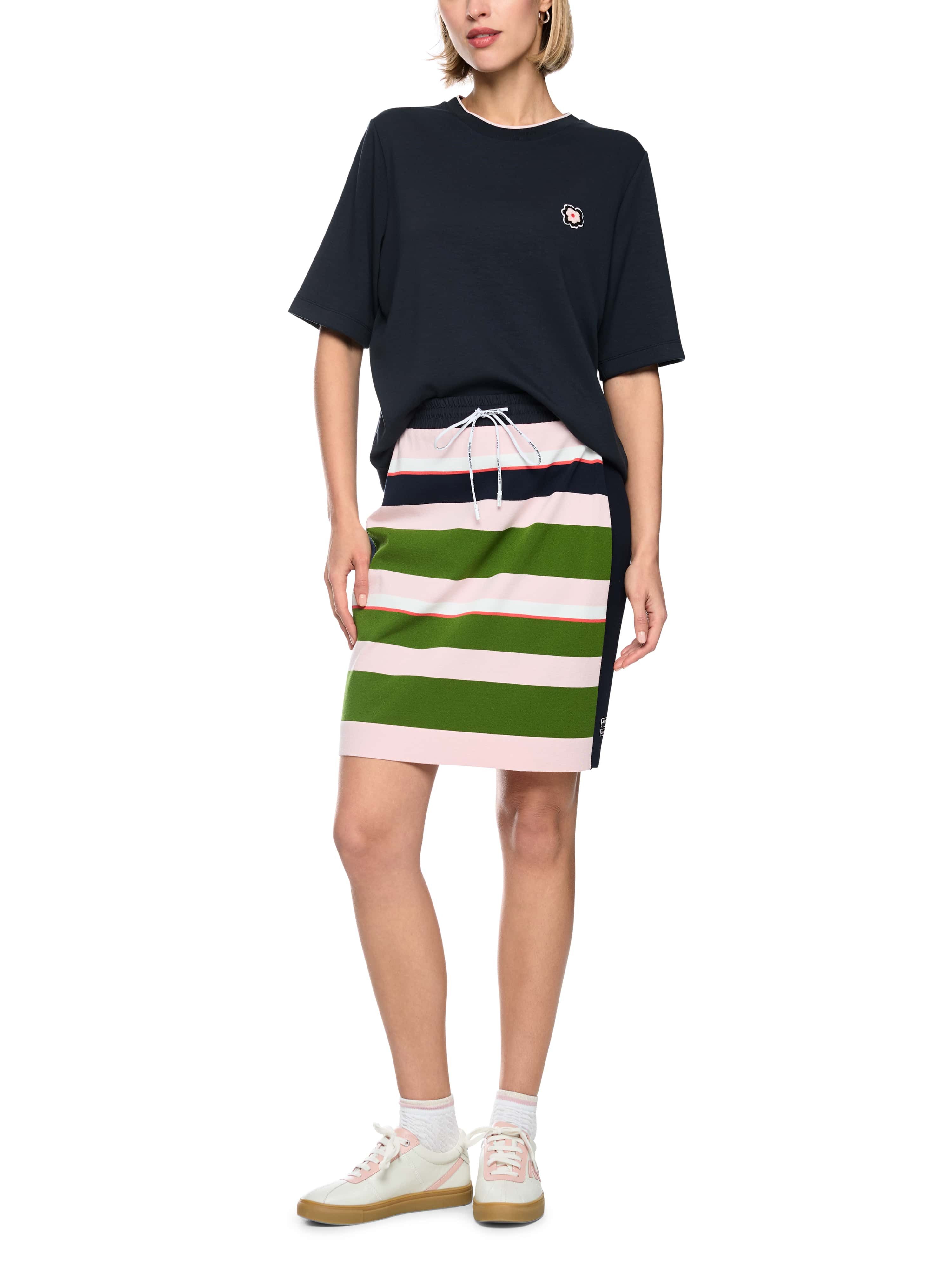 Marc Cain T-Shirt Countryside Calling Premium Damenmode mit Blumenpatch
