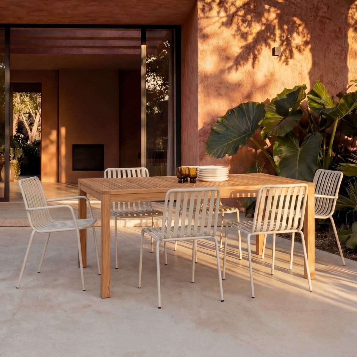 Tikamoon Garten-Essgruppe Téo - Gartenmöbel Set aus massivem Teak und Metall Cream 6 PlätzeGarte, (1-tlg)