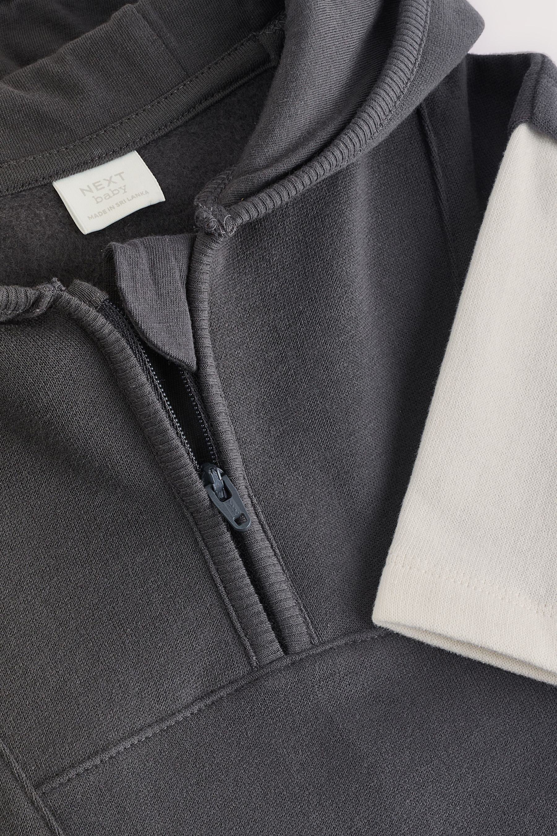 Next Strampler Babystrampler aus Sweatstoff mit Kapuze (1-tlg) – Bild 5 von 5