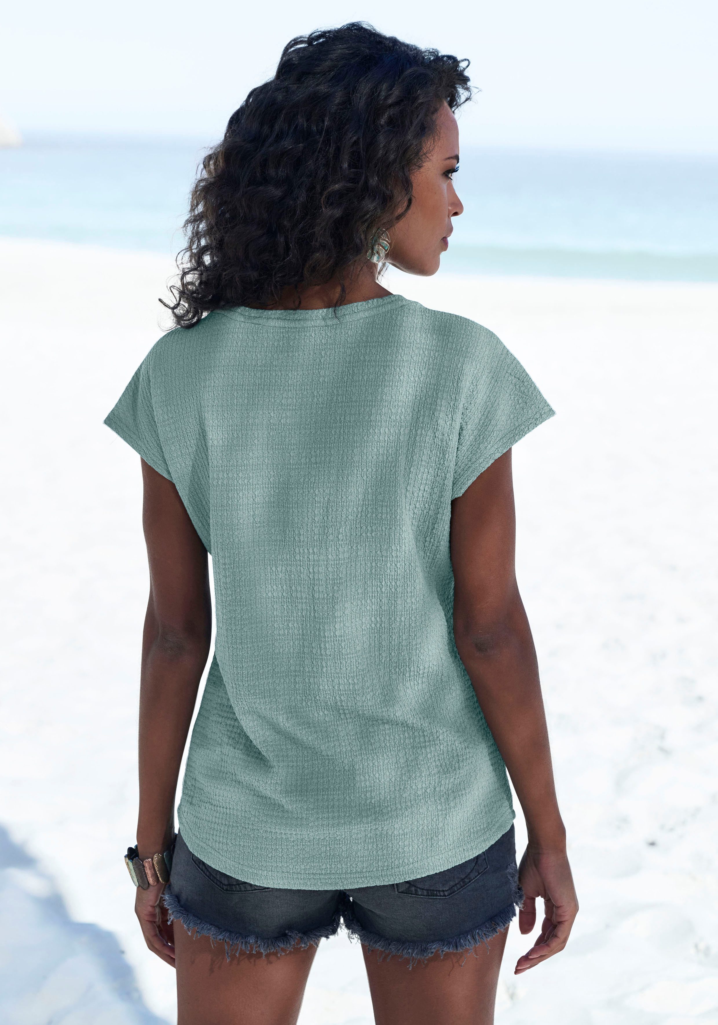 Vivance by Lascana Kurzarmshirt mit dekorativem Häkeleinsatz aus bügelfreier Crêpe-Qualität