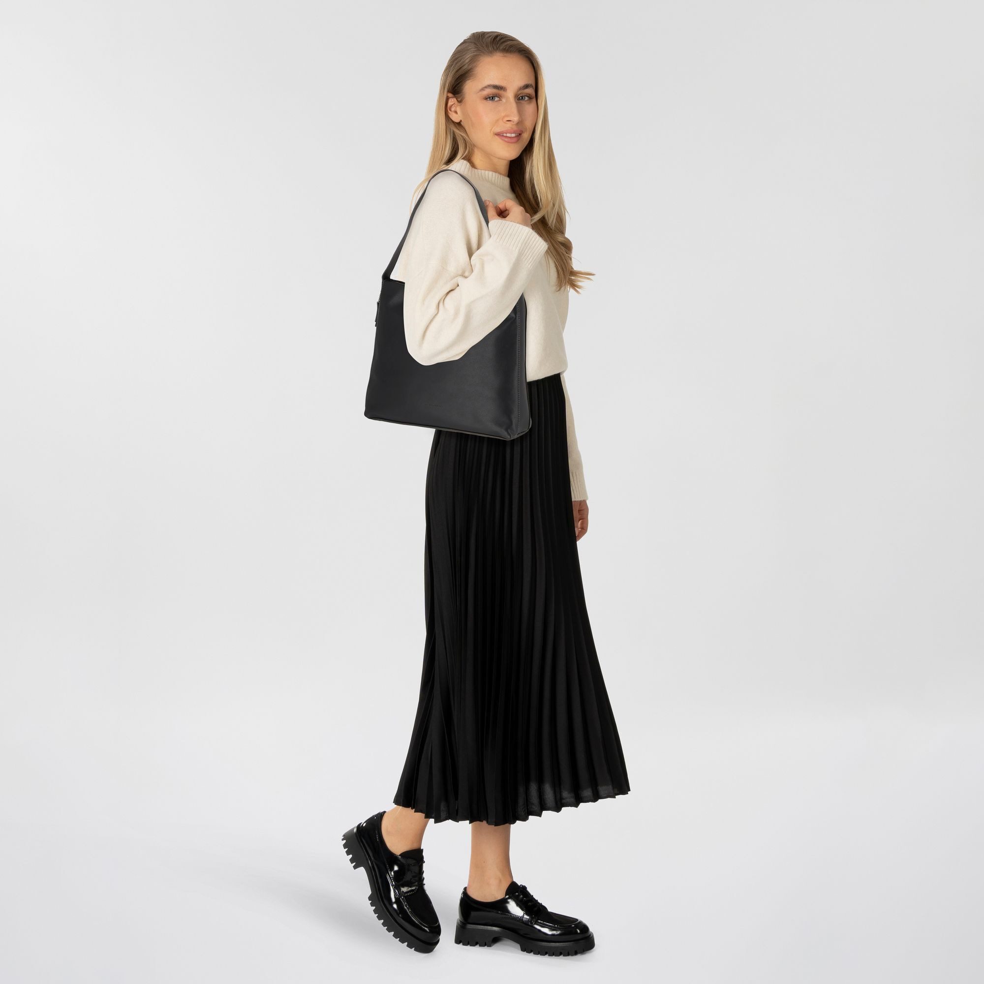 TOM TAILOR Schultertasche Yuma, Polyurethan günstig online kaufen