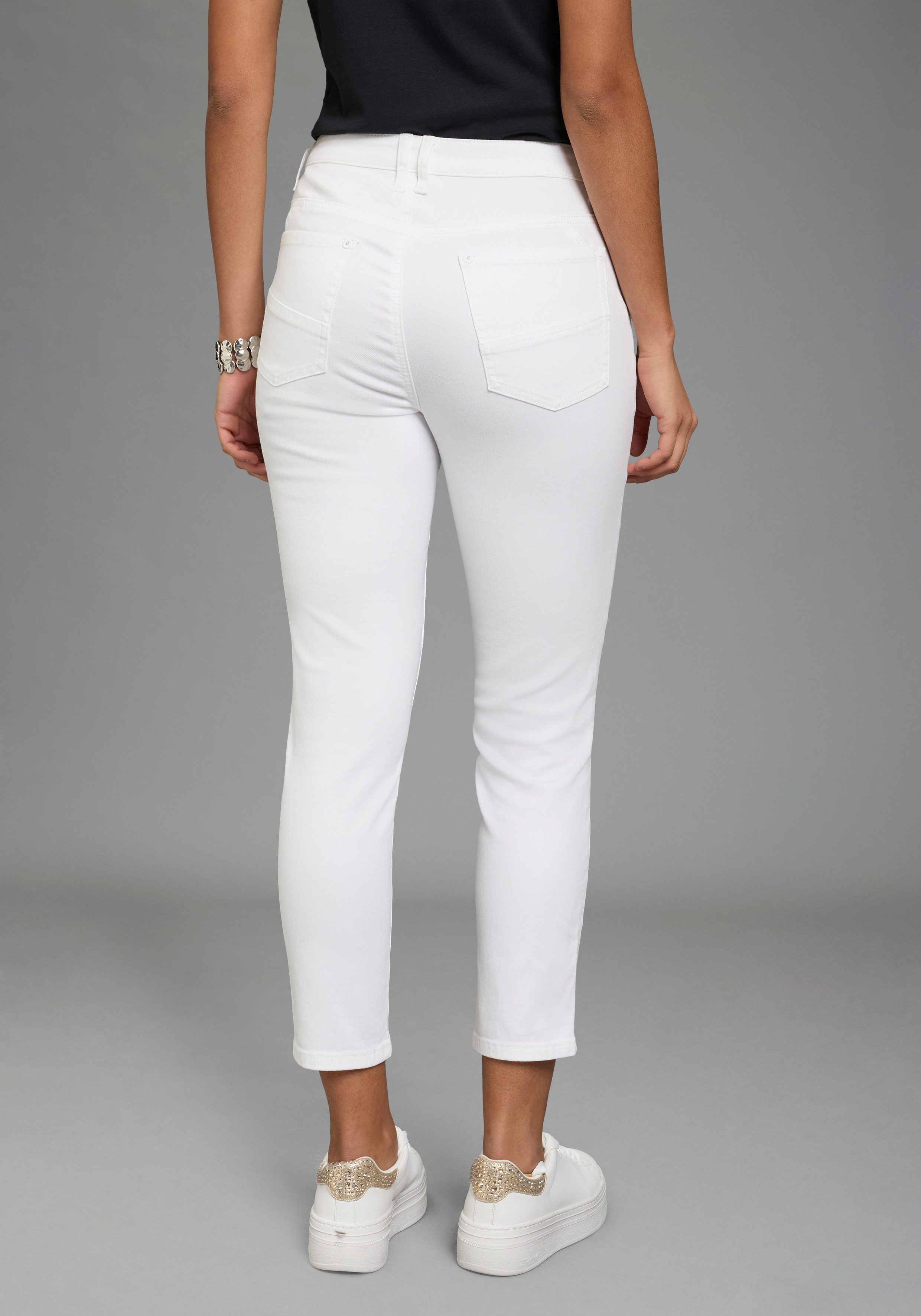 Bruno Banani 7/8-Jeans Skinny Fit, extra enger Beinverlauf, 7/8-Länge, mit Knopfleiste