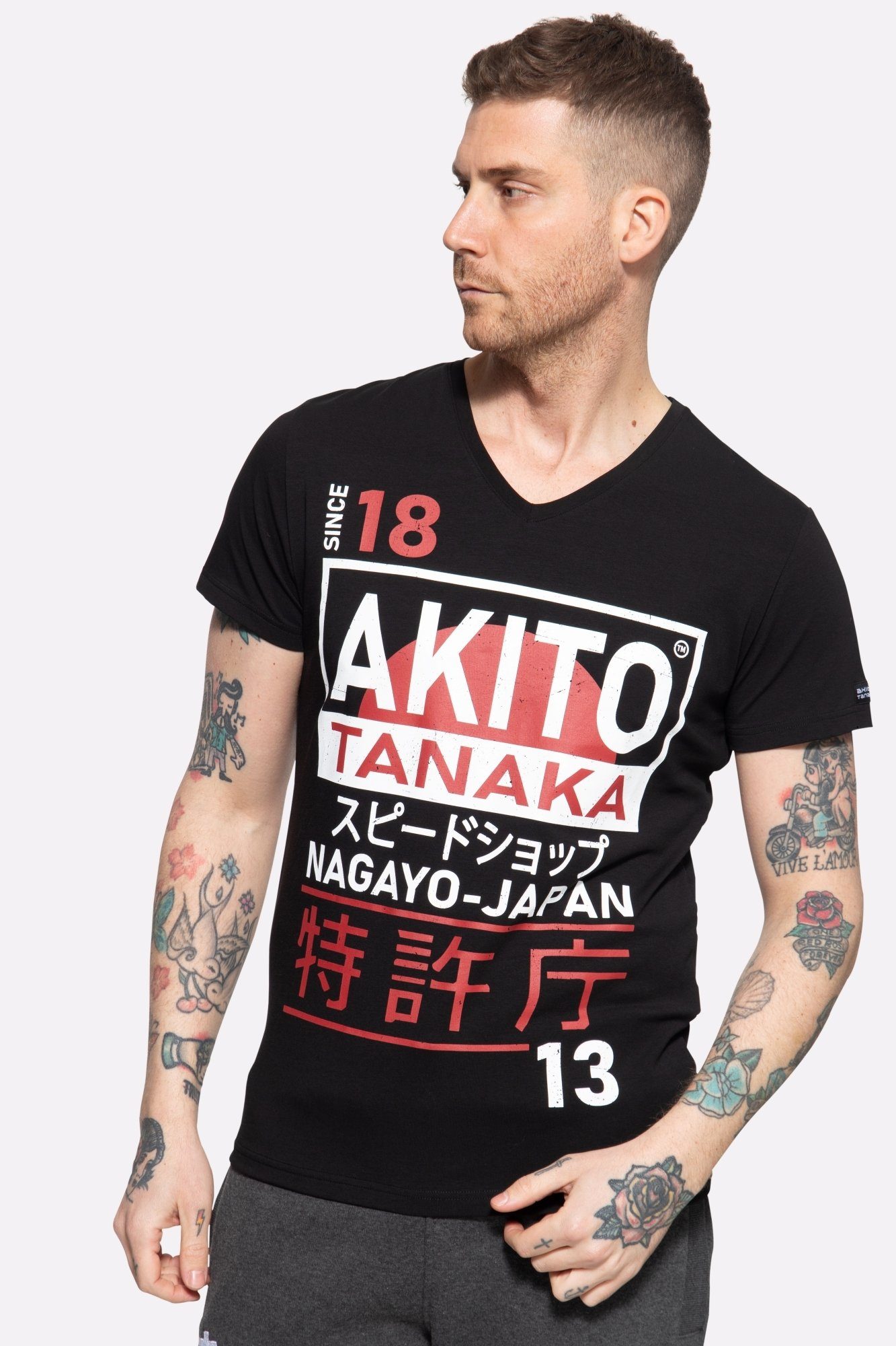 T-Shirt Akito coolem Tanaka mit Sun schwarz Nagayo Frontprint