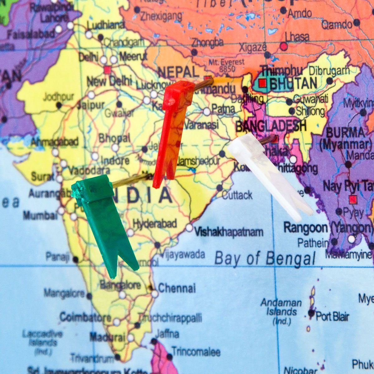 Goods+Gadgets Pinnwand XXXL Kork-Weltkarte Pinnwand – Reise-Tracker, Memo & Wanddeko, (XXL), Memotafel mit Markierungsfähnchen