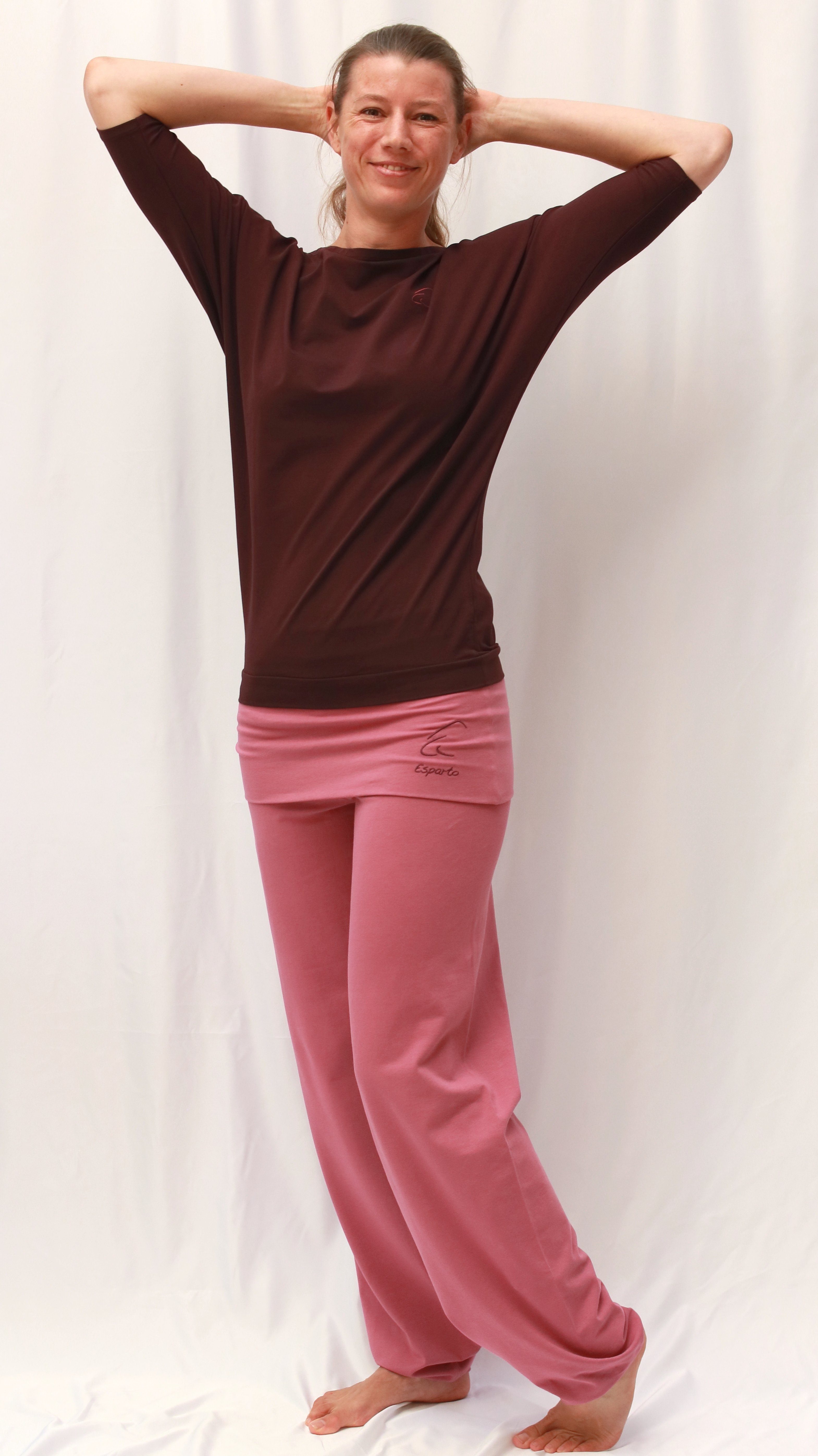 ESPARTO Yogashirt Halbarmshirt in mit Bio-Baumwolle breitem Sadaa Aubergine Schulterausschnitt (U-Boot-Ausschnitt) Wohlfühlshirt