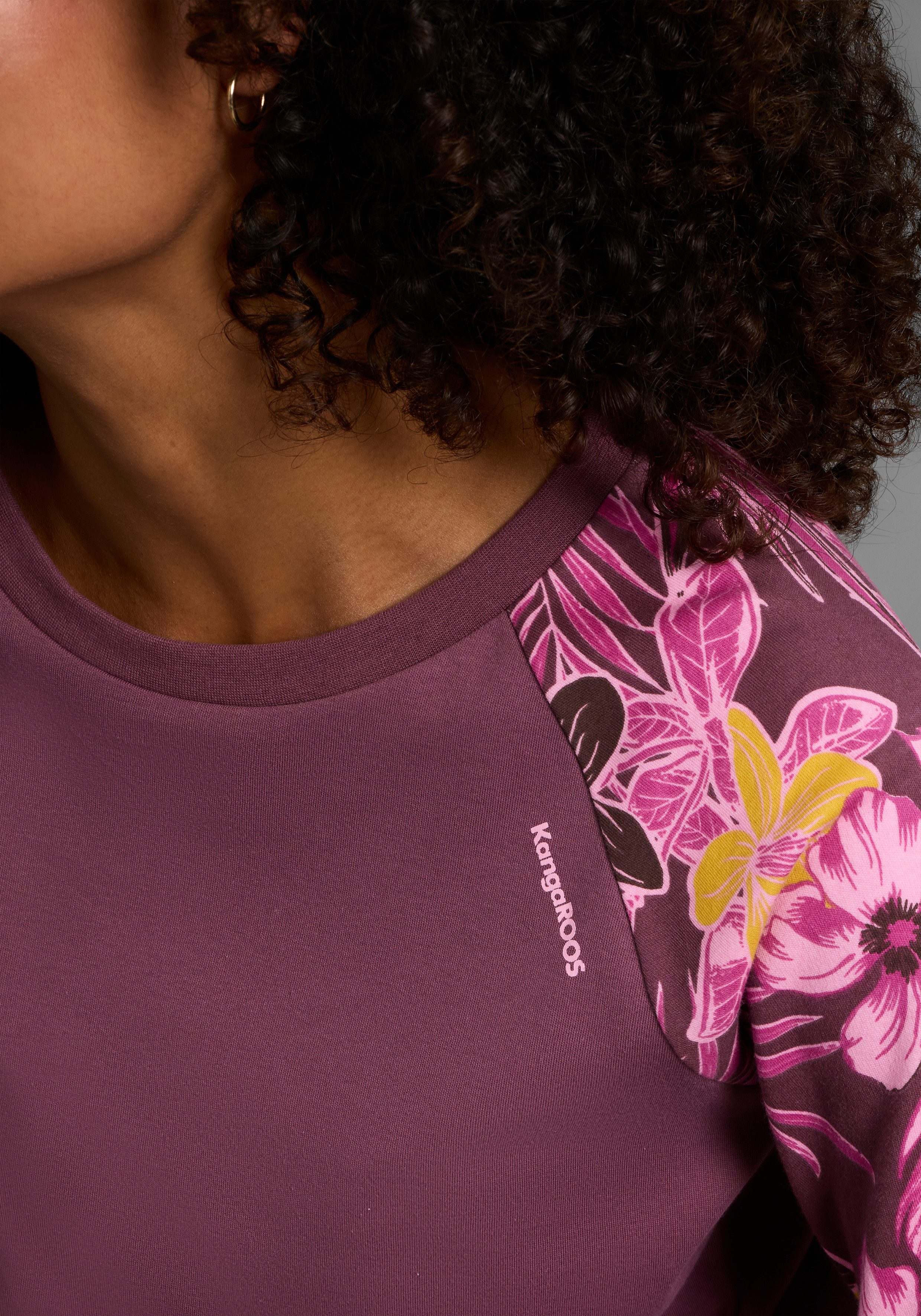 KangaROOS Sweatshirt Ärmel mit Blumendruck