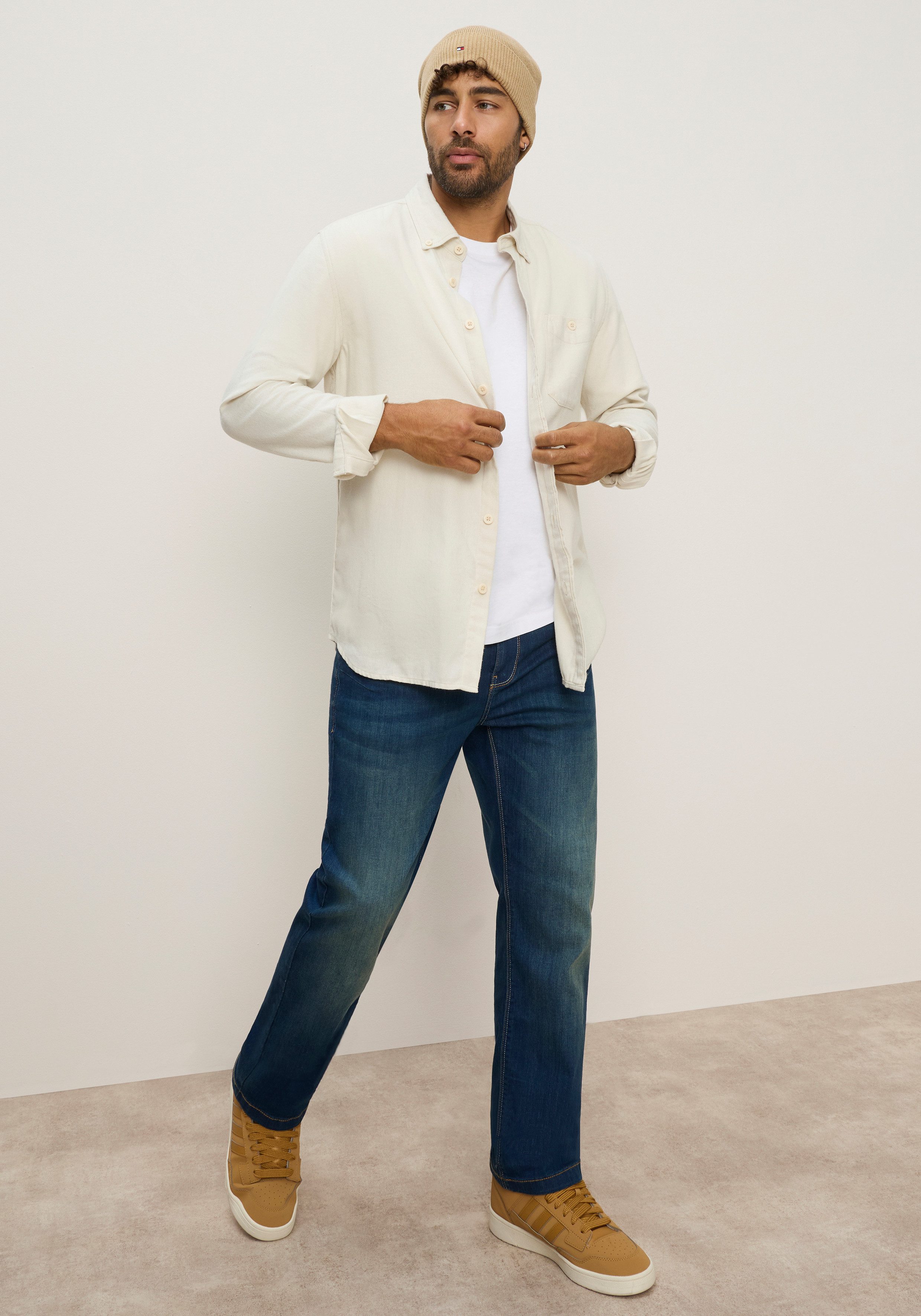 Zum Outfit 11