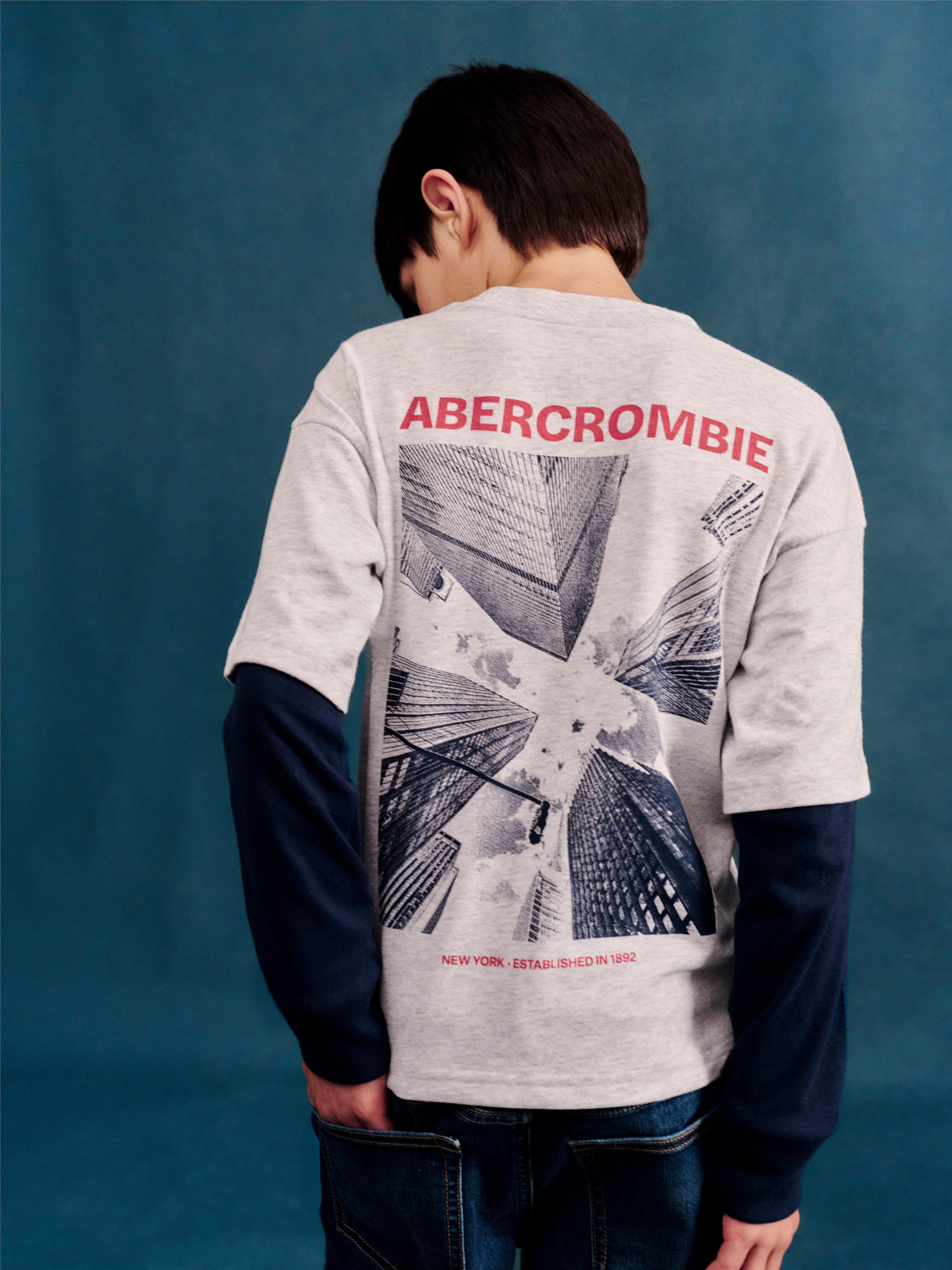 Abercrombie Kids Langarmshirt AFB GRAPHIC 2FER TEE Sweater / farblich abgesetzte Ärmel und Druck / für Boys – Bild 4 von 4