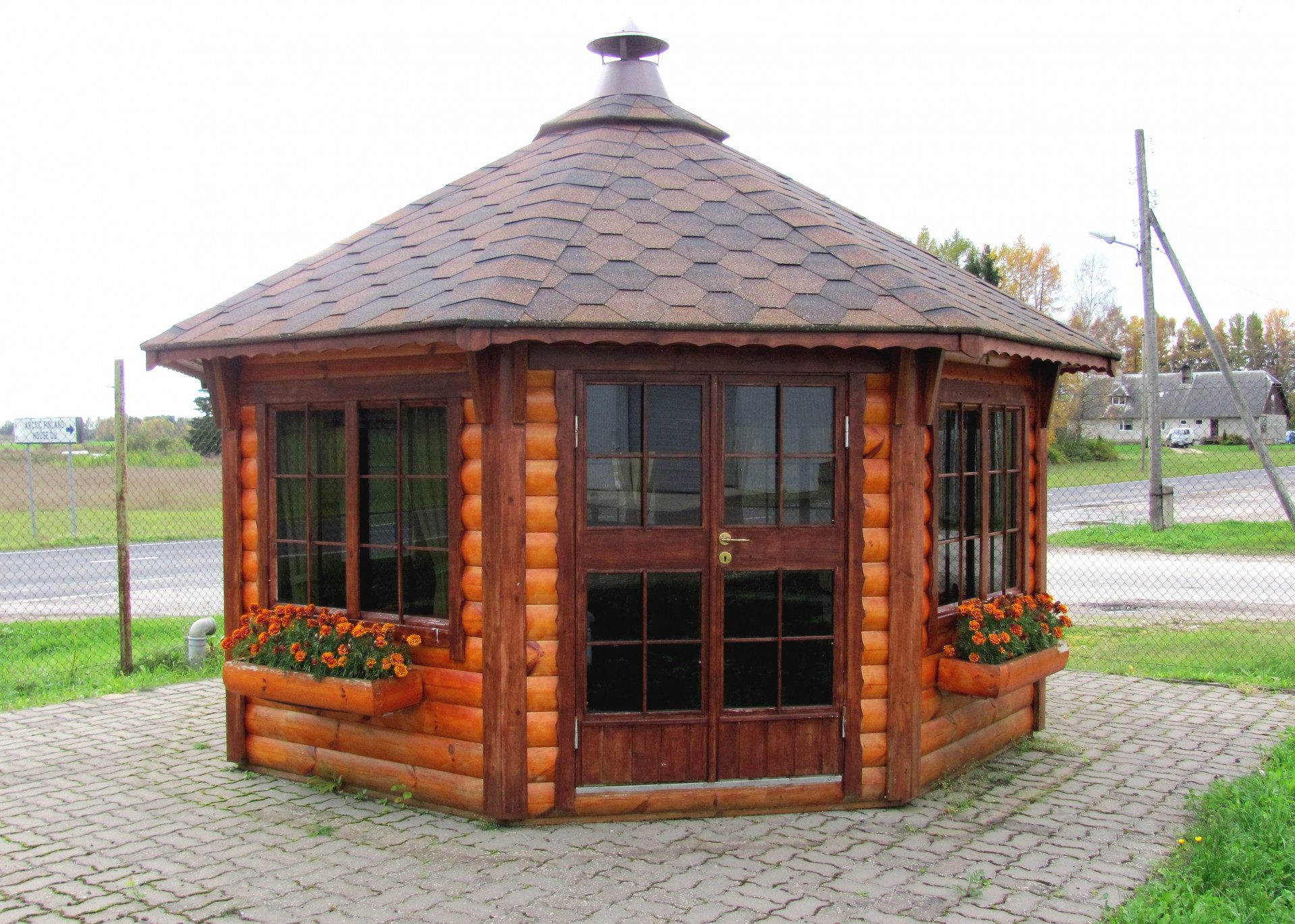 Finn Art Blockhaus Grillkota Grillpavillon 8-eckig Victoria 12 max. 15 Personen, BxT: 380x380 cm, Schindeln schwarz, mit Grillanlage