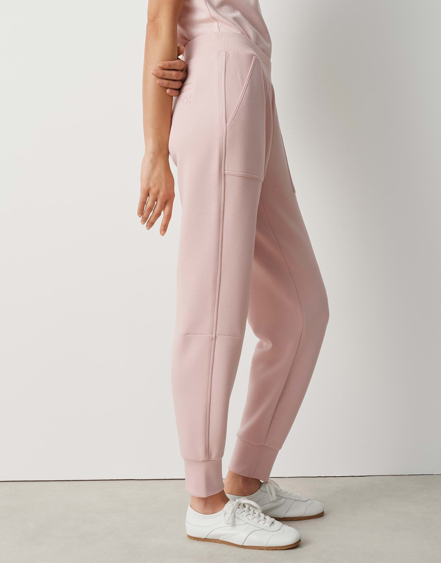 OPUS Stoffhose Myha Club mit samtiger Optik Schmal zulaufendes Bein, angeraute Oberfläche, weicher Griff