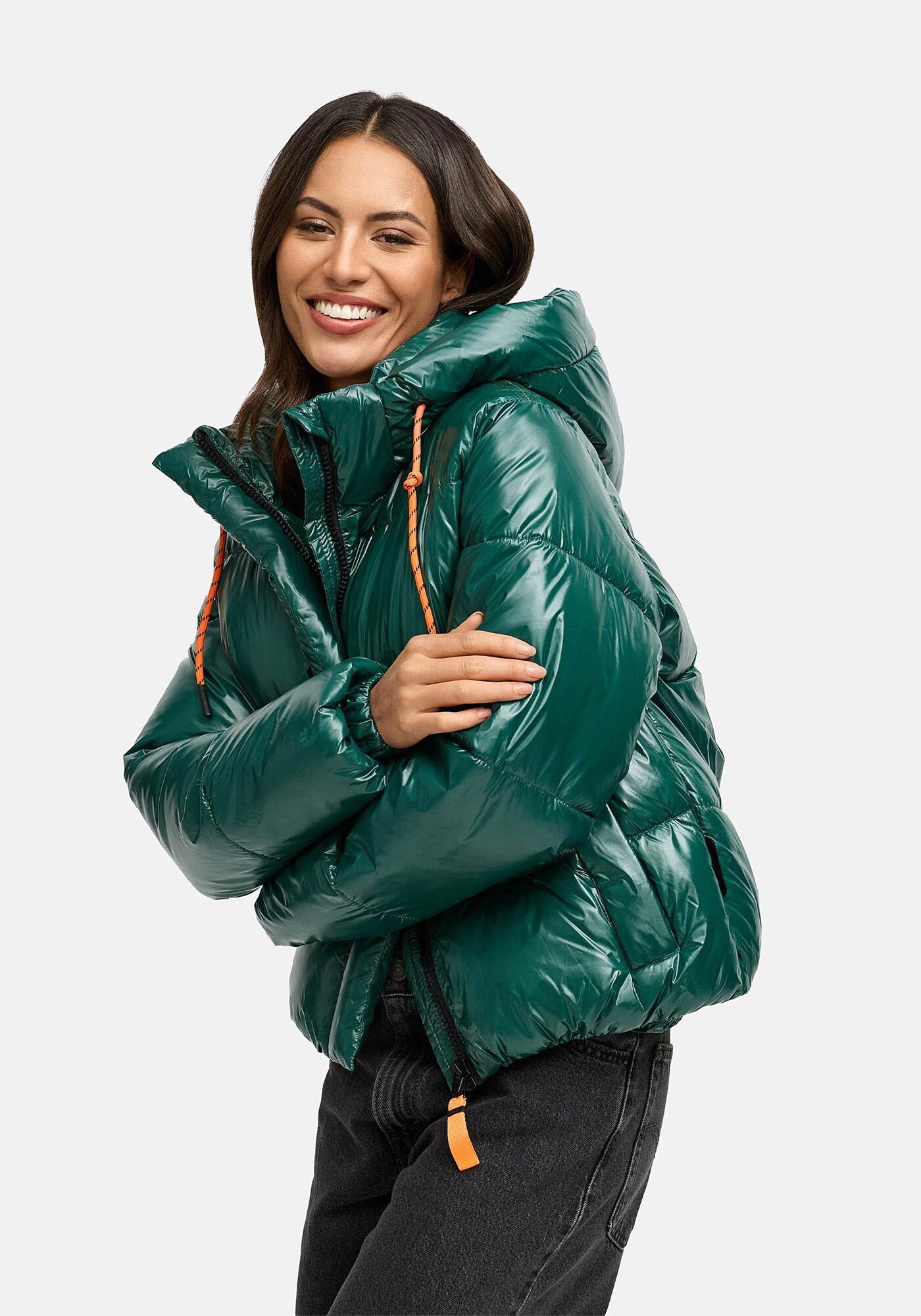 Marikoo Winterjacke Skyraa Leicht glänzendes Obermaterial mit moderner Steppung