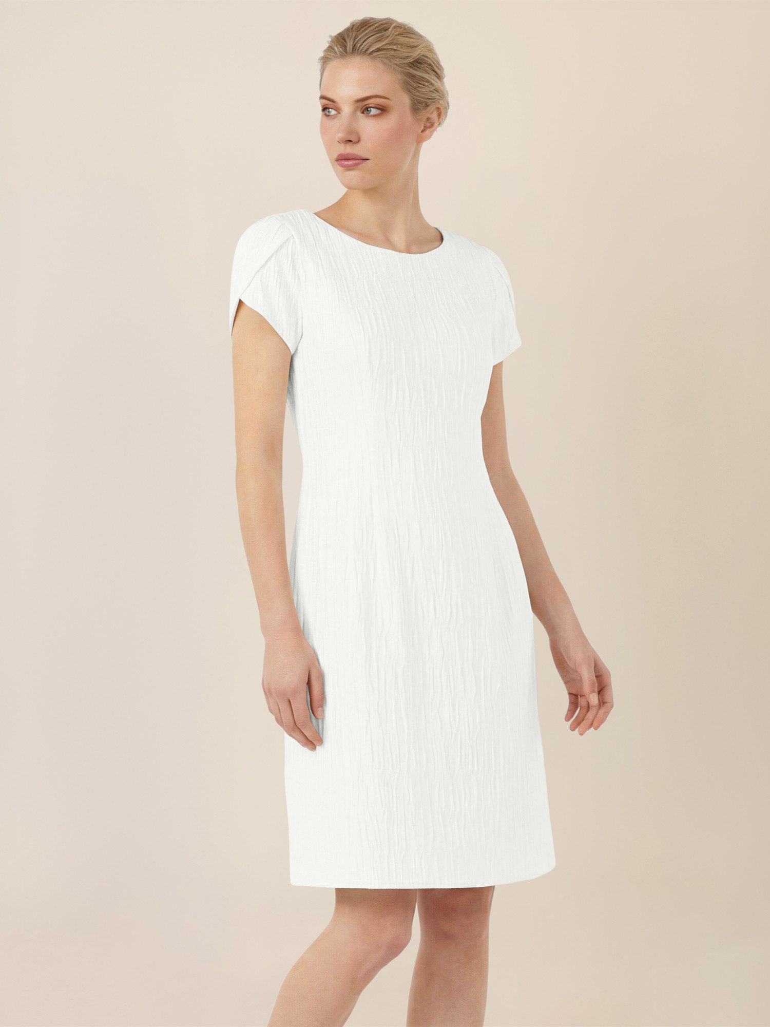 Apart Brautkleid mit Struktur-Effekt und femininer Linie günstig online kaufen