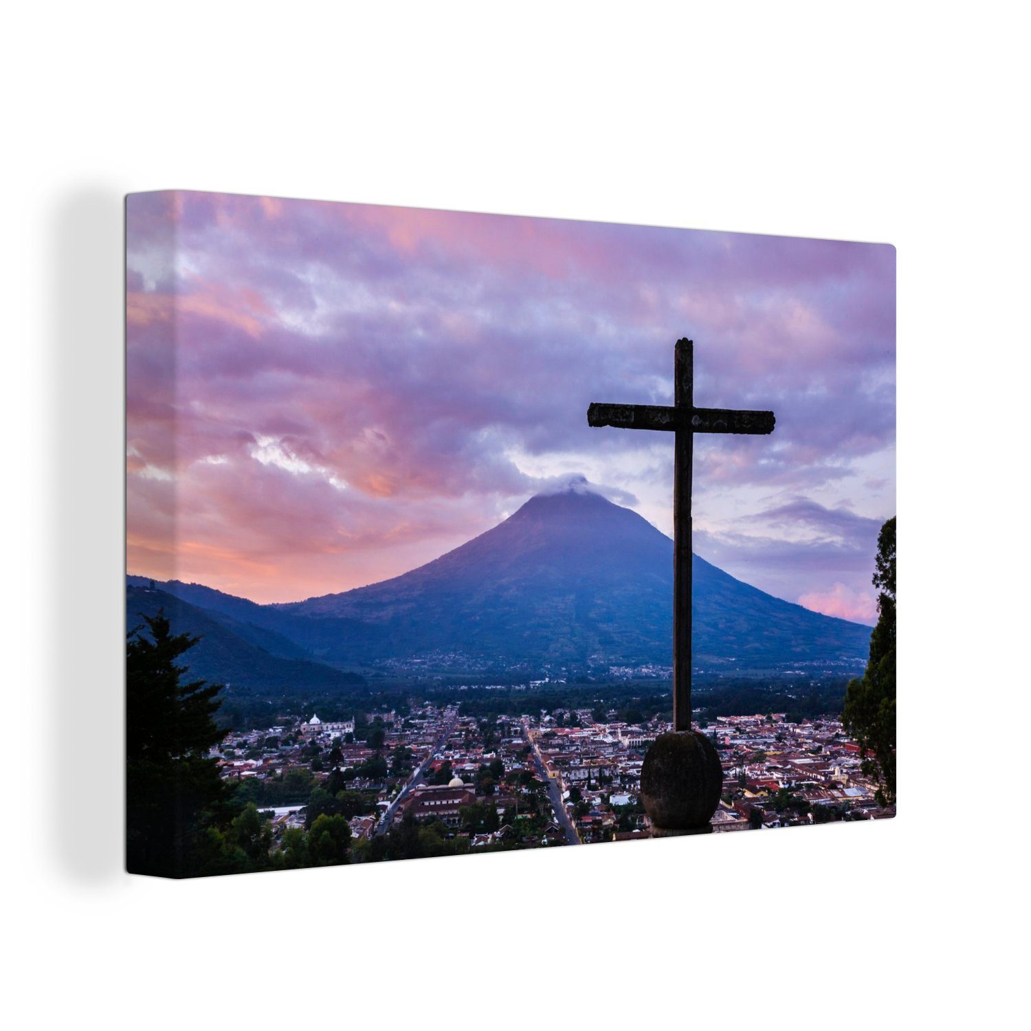 OneMillionCanvasses® Leinwandbild Lila Wolken über der berühmten Stadt Guatemala in Nordamerika, (1 St), Wandbild Leinwandbilder, Aufhängefertig, Wanddeko, 30x20 cm