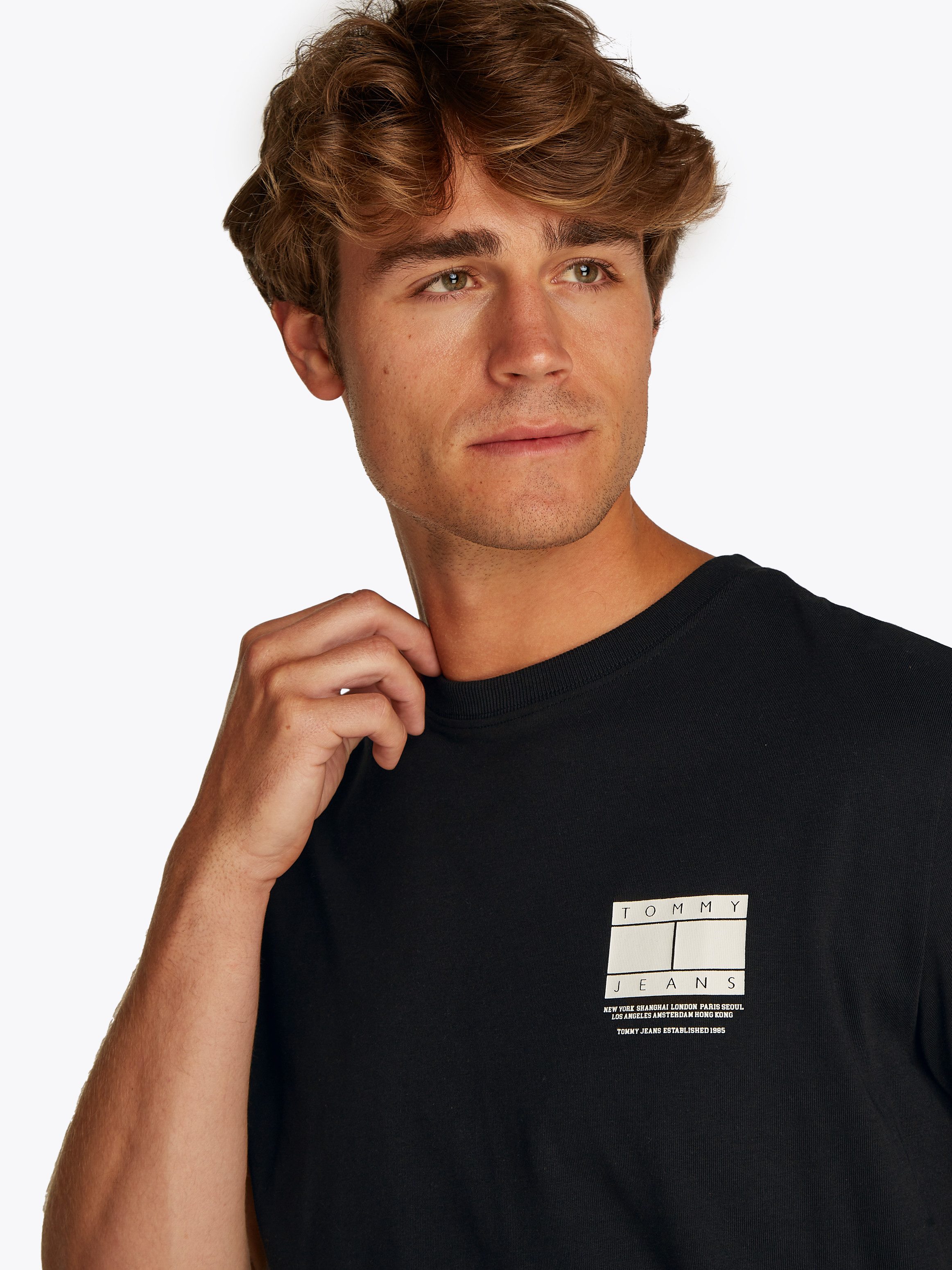 Tommy Jeans T-Shirt TJM REG DNA GRAPHIC TEE EXT mit kontrastfarbenen Print günstig online kaufen