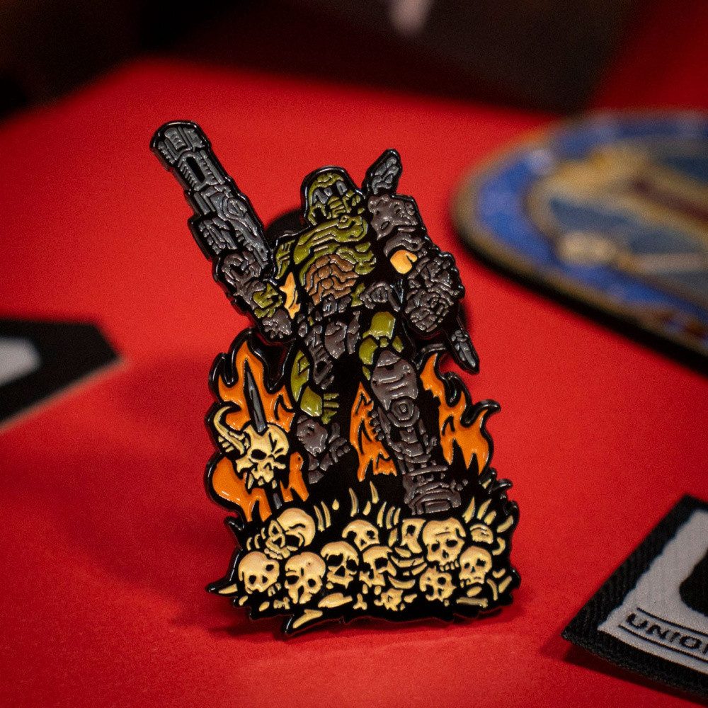 Fanattik Anstecknadel Doom Eternal Ansteck-Pin Doom Guy Limited Edition