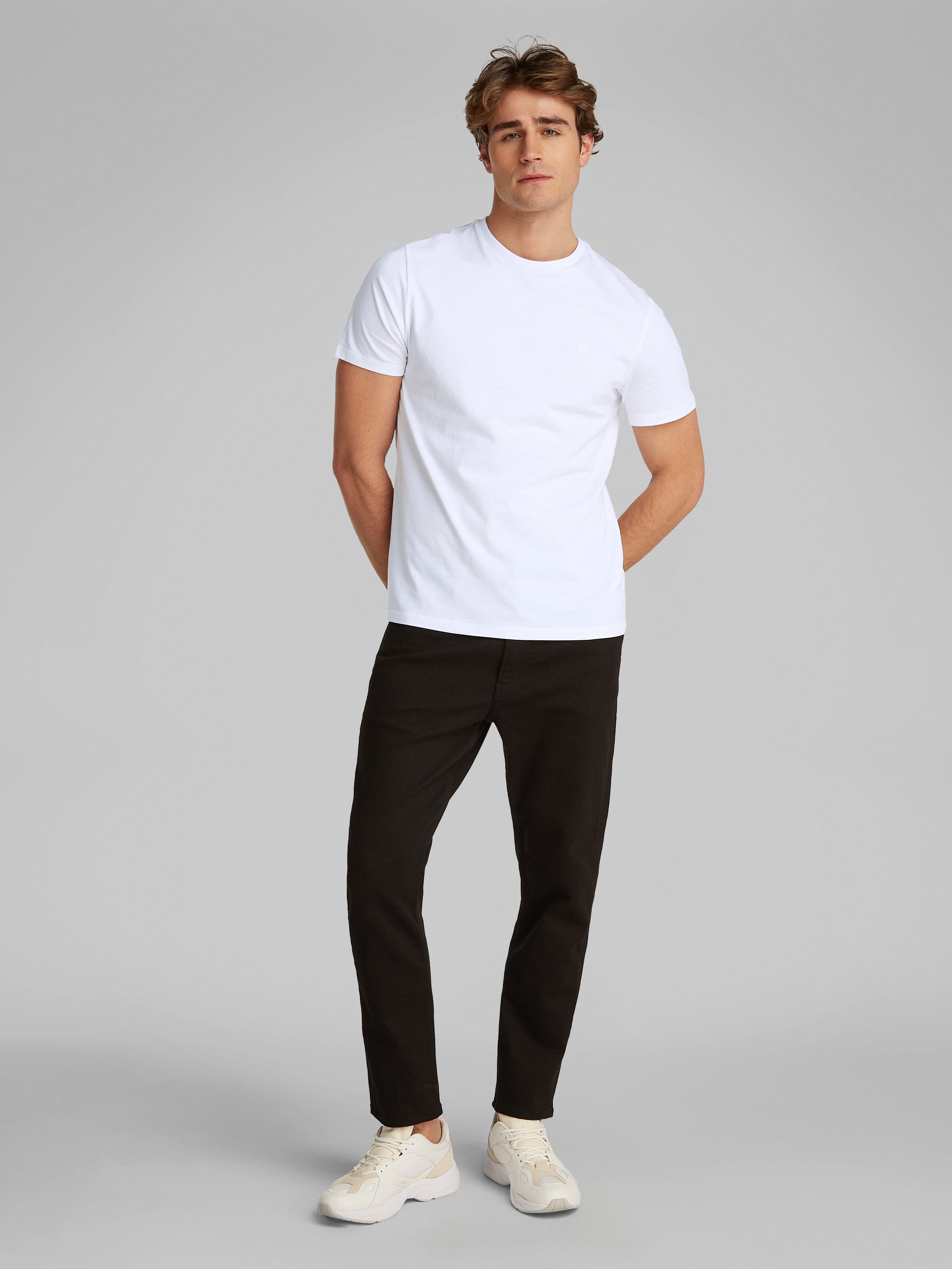 Calvin Klein Jeans T-Shirt SS SMOOTH CTTN SOLID CREWNK TEE mit Logo – Bild 5 von 5