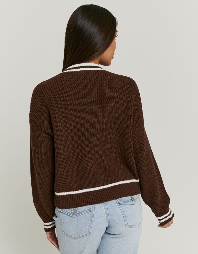 Tally Weijl Strickpullover SPUACKARIBOU Kunstfaser, mit tiefem V-Ausschnitt im College-Stil