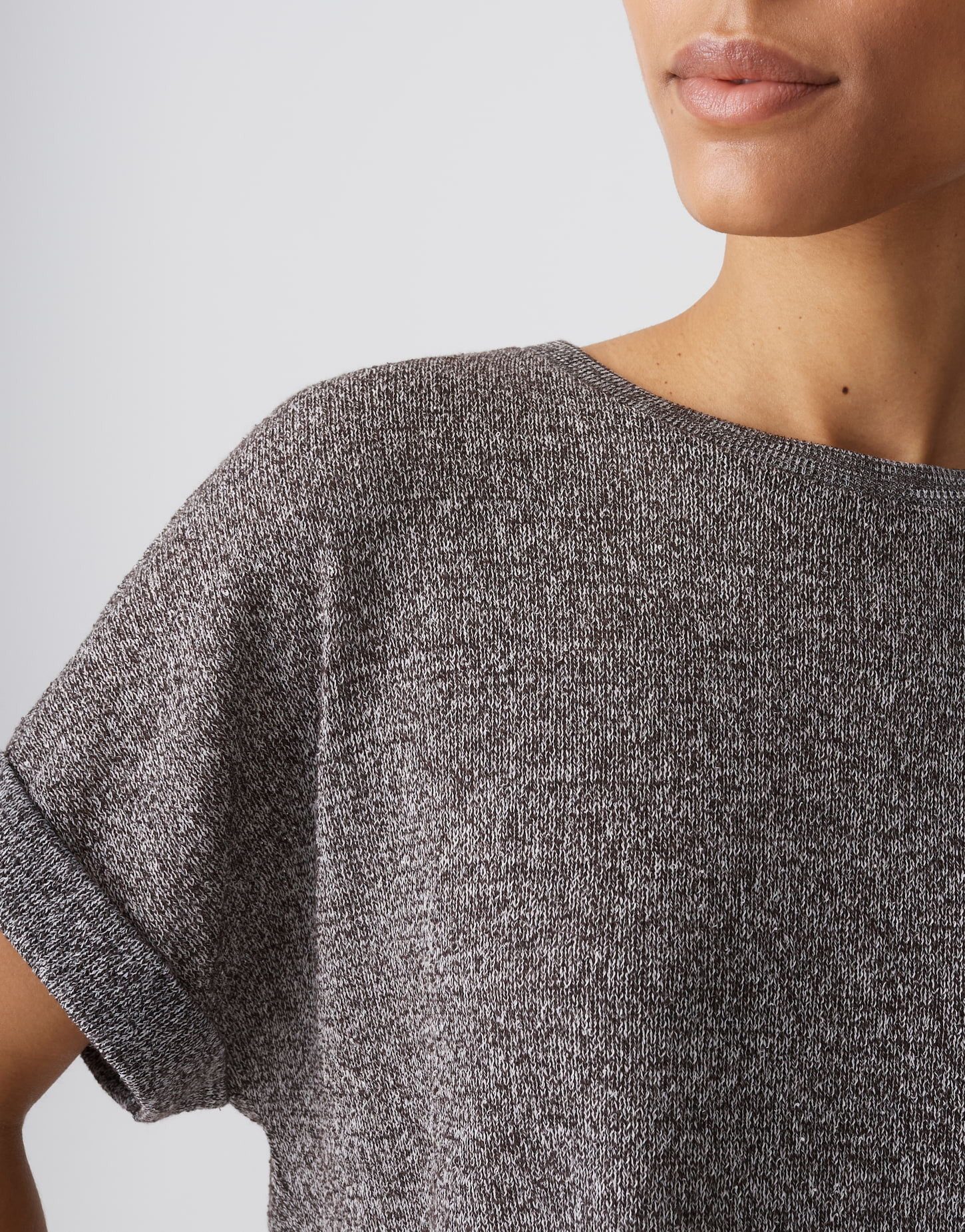 OPUS Kurzarmshirt Sokuna aus weichem Jersey mit Mélange Effekt Der Aufschlag am Ärmel sorgt für eine entspannte Note – Bild 4 von 5