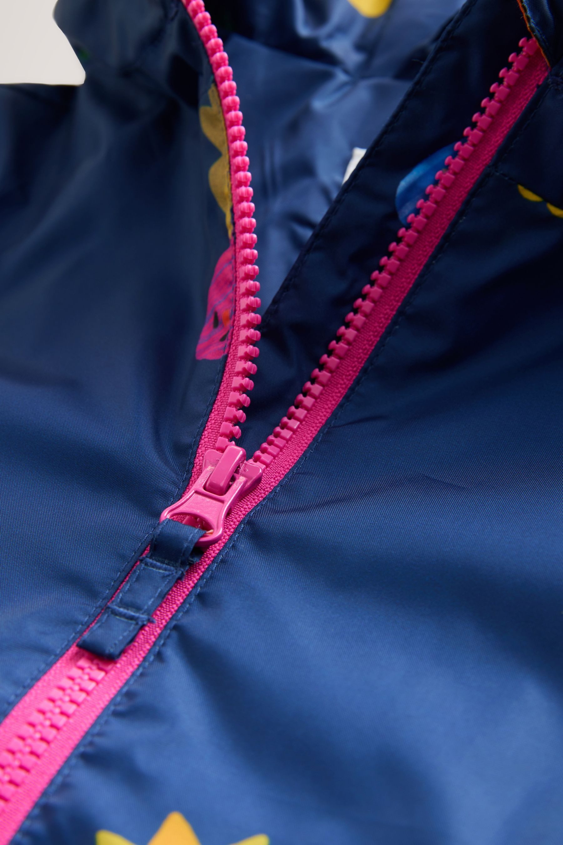Next Regenjacke Spritzwasserabweisende Regenjacke mit Print (1-St)