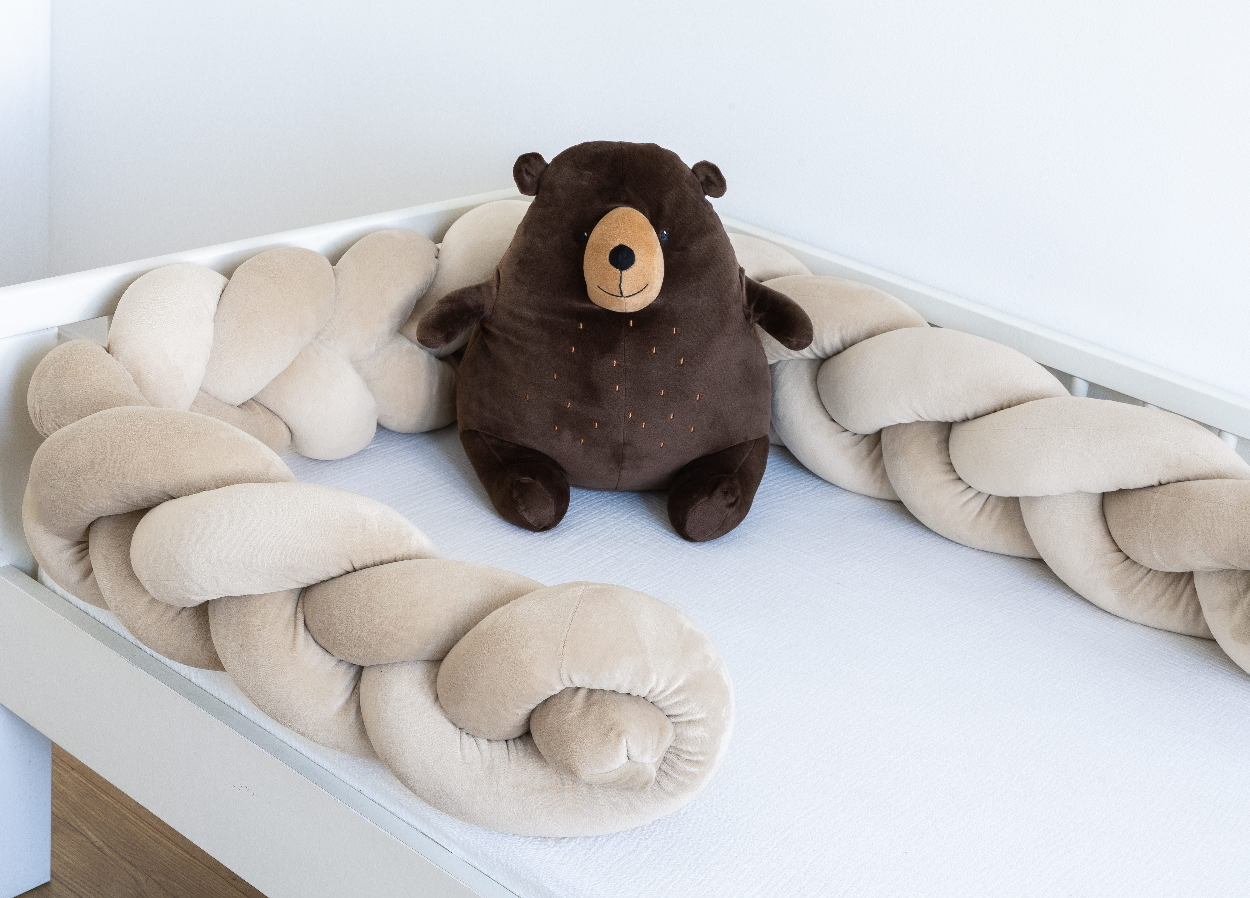 Loolay Nestchenschlange SAMT BEIGE Geflochtenes Kissen Zierkissen Dekokissen Bettumrandung, (Zugluftstopper Zugluft Schlange Wickeltischumrandung Babybett Kinde – Bild 5 von 5