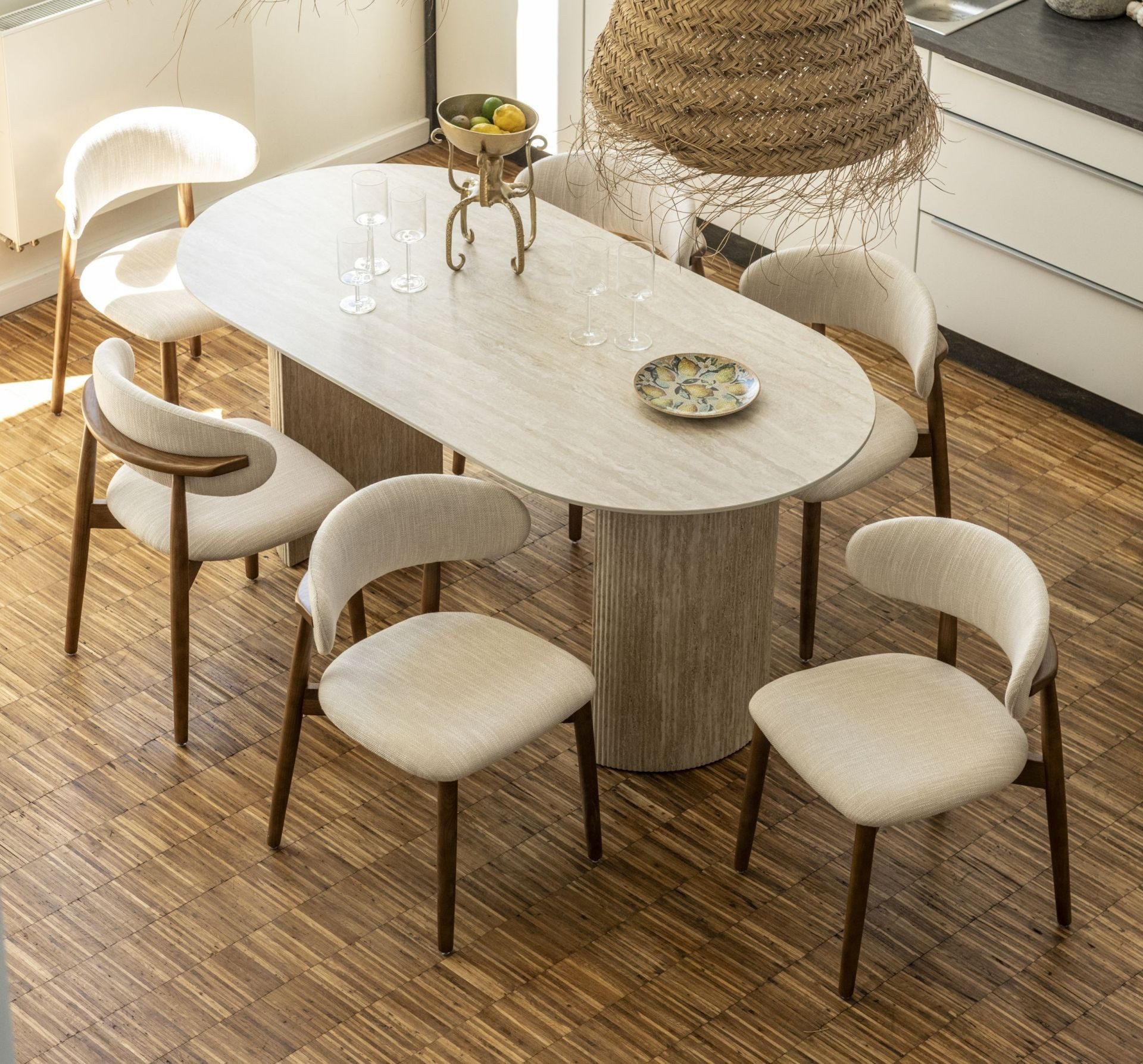 Vintagehaus Essgruppe Travertin Tisch Arch 180 + 4 oder 6 Stühle Linea montiert