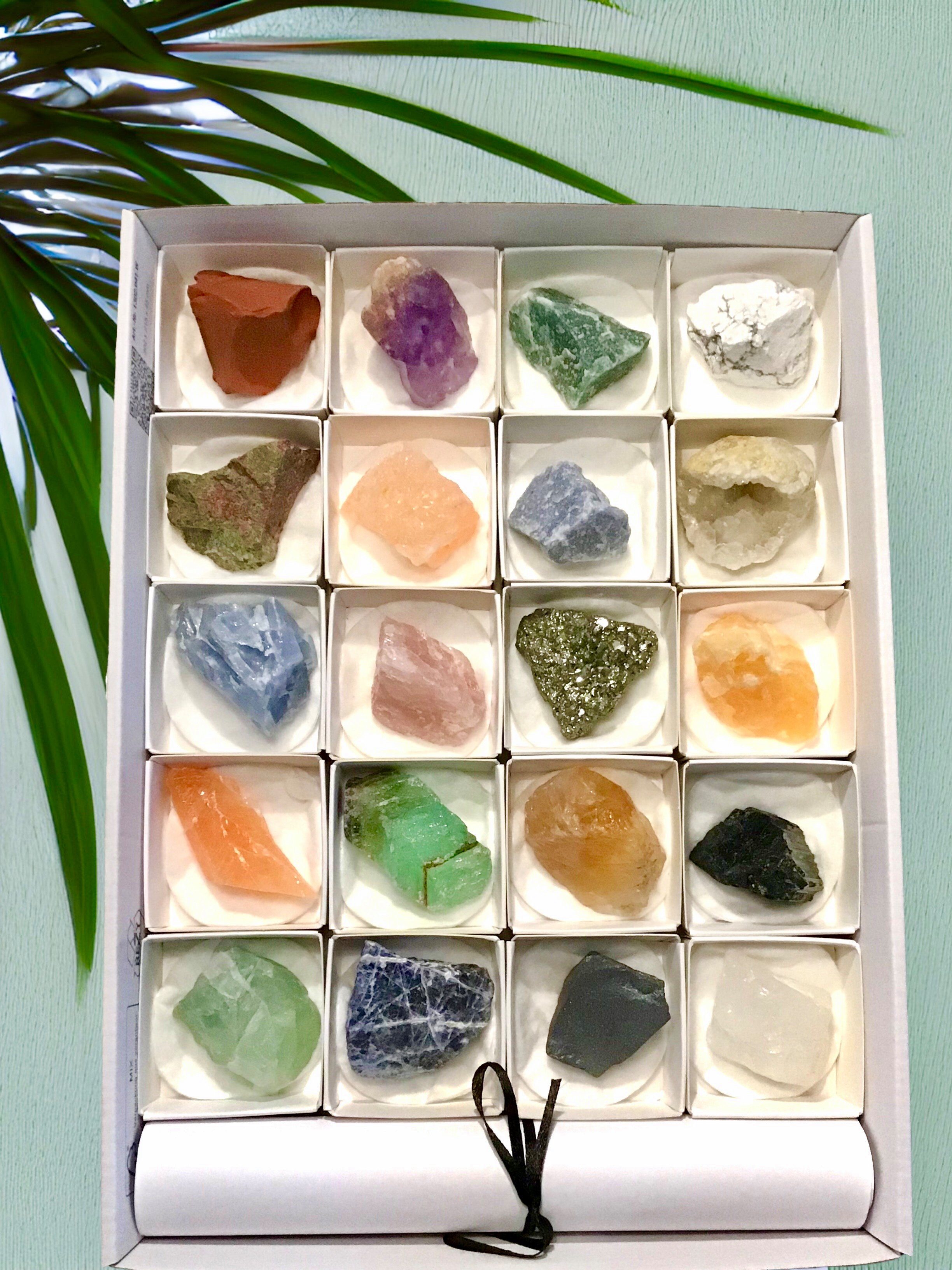 Steinfixx® Mineralstein Premium Mineraliensammlung Rohsteine aus aller Welt - 20 teilig, (schöne weiße Box, handmade, 1-St., AAA-Qualität), inkl. DIN-A4-Informa – Bild 5 von 5