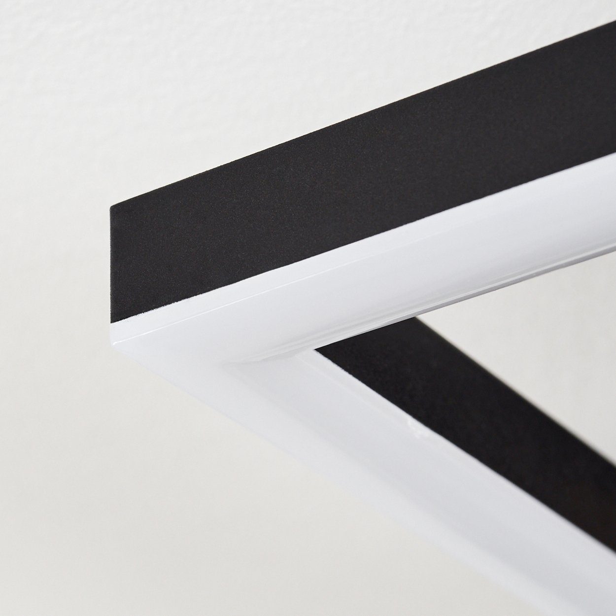 hofstein Deckenleuchte Deckenlampe aus Metall/MDF/Kunststoff in Schwarz/Holzoptik/Weiß, LED fest integriert, 3000 Kelvin, 1-flammig, 12 Watt, 1350 Lumen, 3000 K – Bild 4 von 5