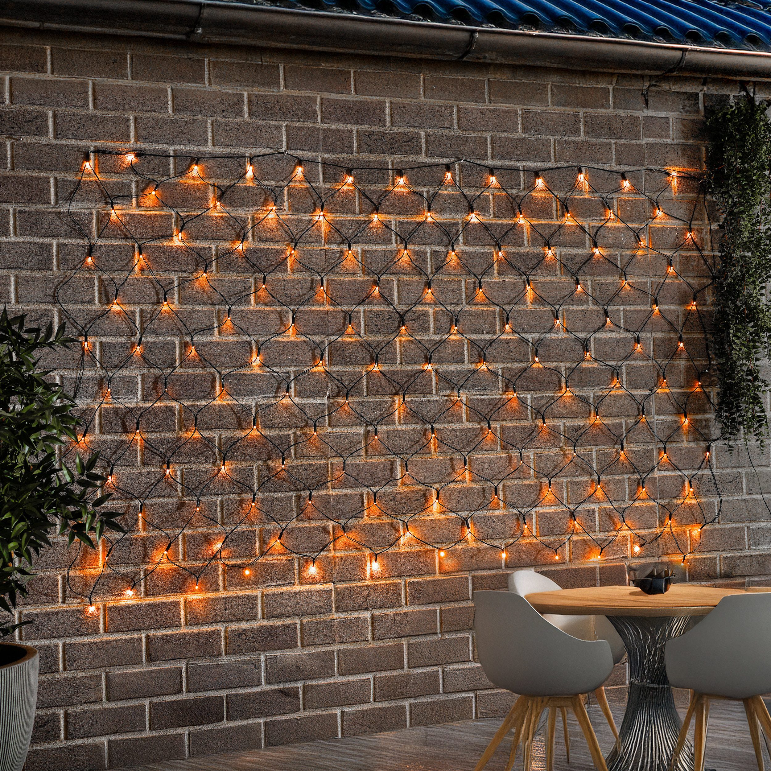 esotec LED-Lichternetz Solar Lichtvorhang mit 144 LEDs bernsteinfarben 1800K 1,5x1,5m 102191