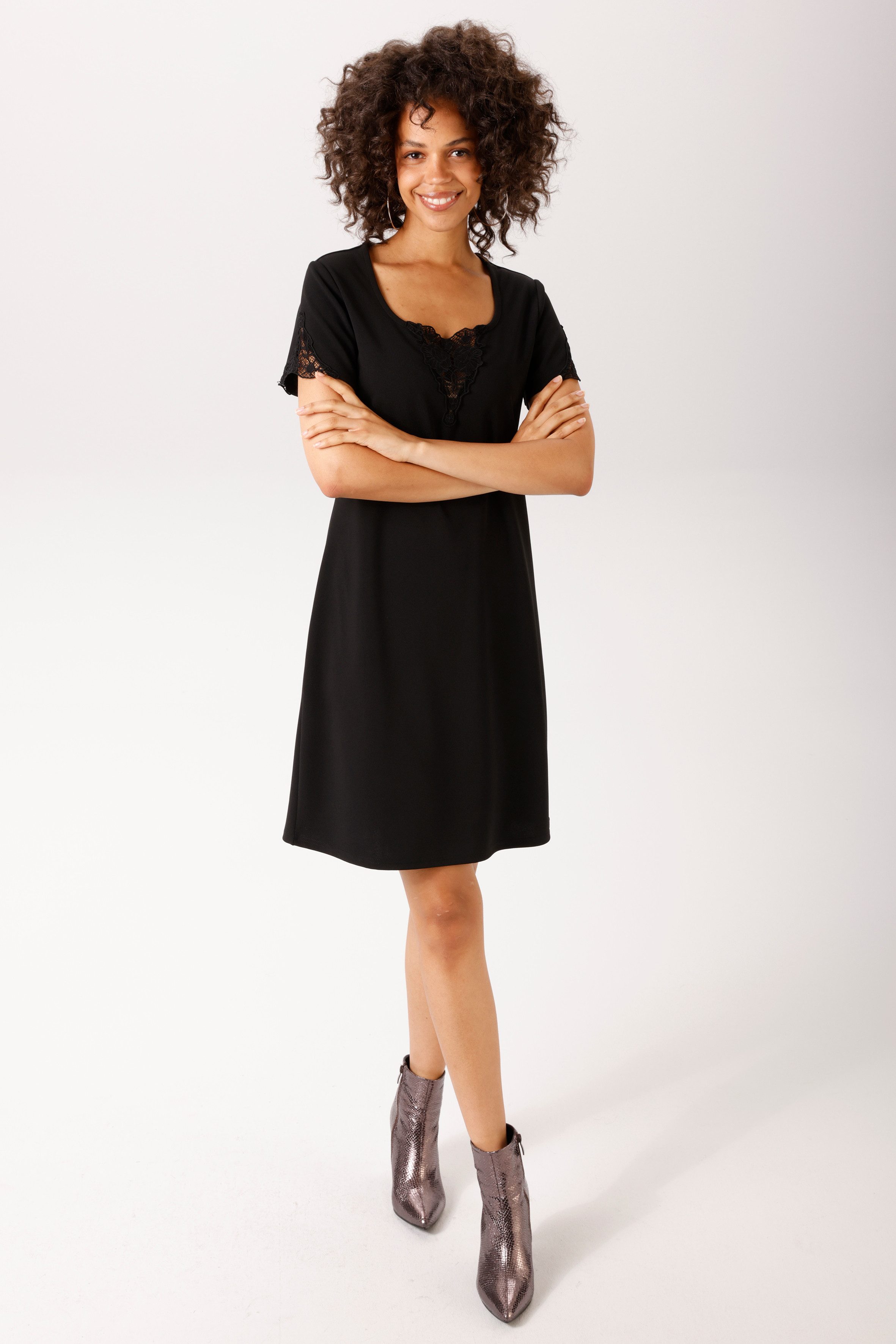 Aniston CASUAL Minikleid mit raffinierten Spitzeneinsätzen - NEUE KOLLEKTION. € 49,99, (€ 49,99 pro 1 Stk).
