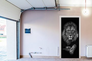 MuchoWow Türtapete Löwe - Tiere - Schwarz - Weiß, Matt, bedruckt, (1 St), Fototapete für Tür, Türaufkleber, 75x205 cm
