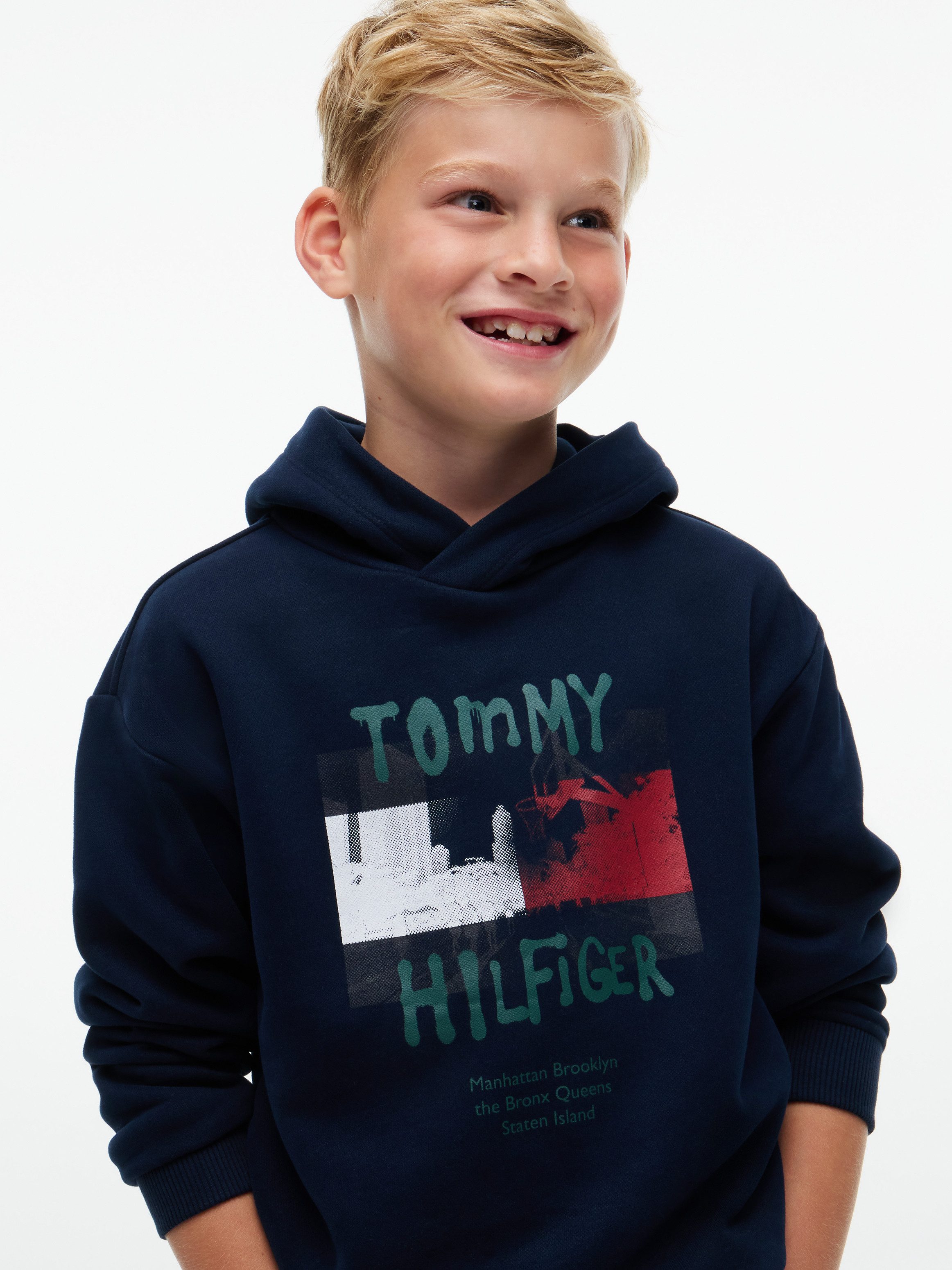 Tommy Hilfiger Kapuzensweatshirt FLAG GRAFITTI Regular Fit, für Kinder bis 16 Jahre – Bild 3 von 5