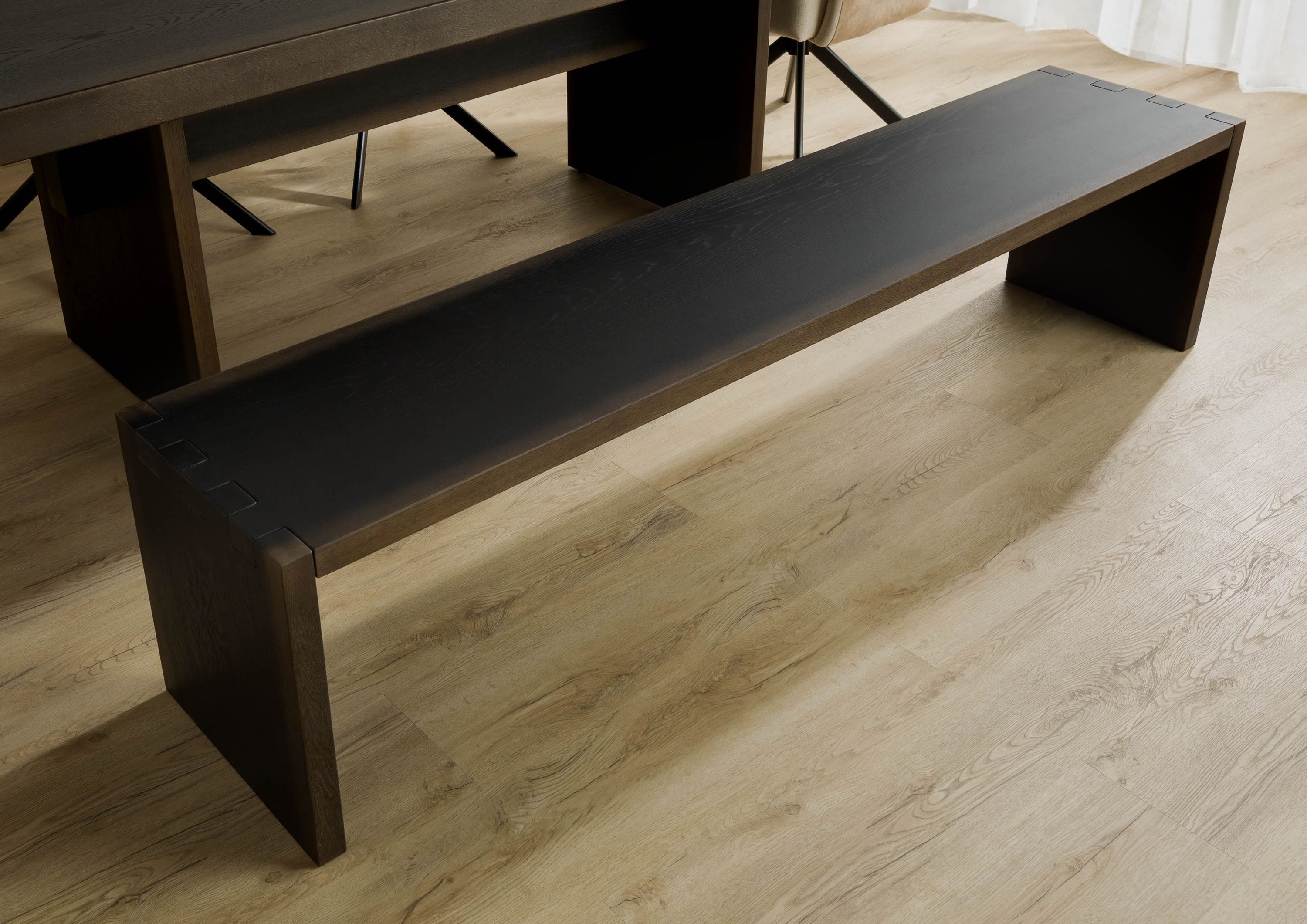 Massivmoebel24 Bank BEAMS (Eiche 193x40x45 dunkelbraun lackiert BEAMS #85), Eiche 193x40x45 dunkelbraun lackiert BEAMS #85