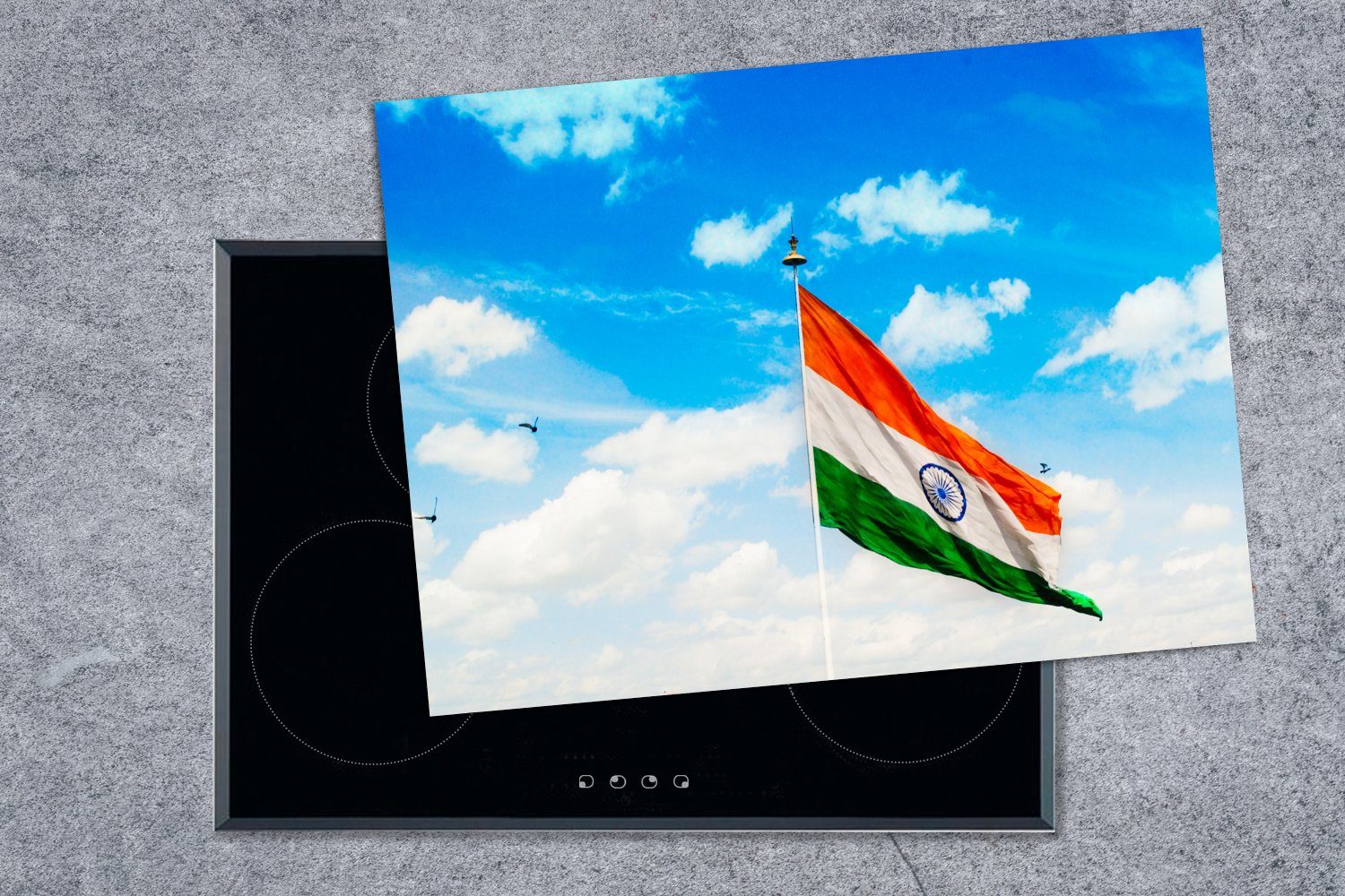 MuchoWow Herdblende-/Abdeckplatte Indische vor 70x52 cm, Mobile Himmel, Flagge Ceranfeldabdeckung tlg), Arbeitsfläche (1 nutzbar, Vinyl, blauem
