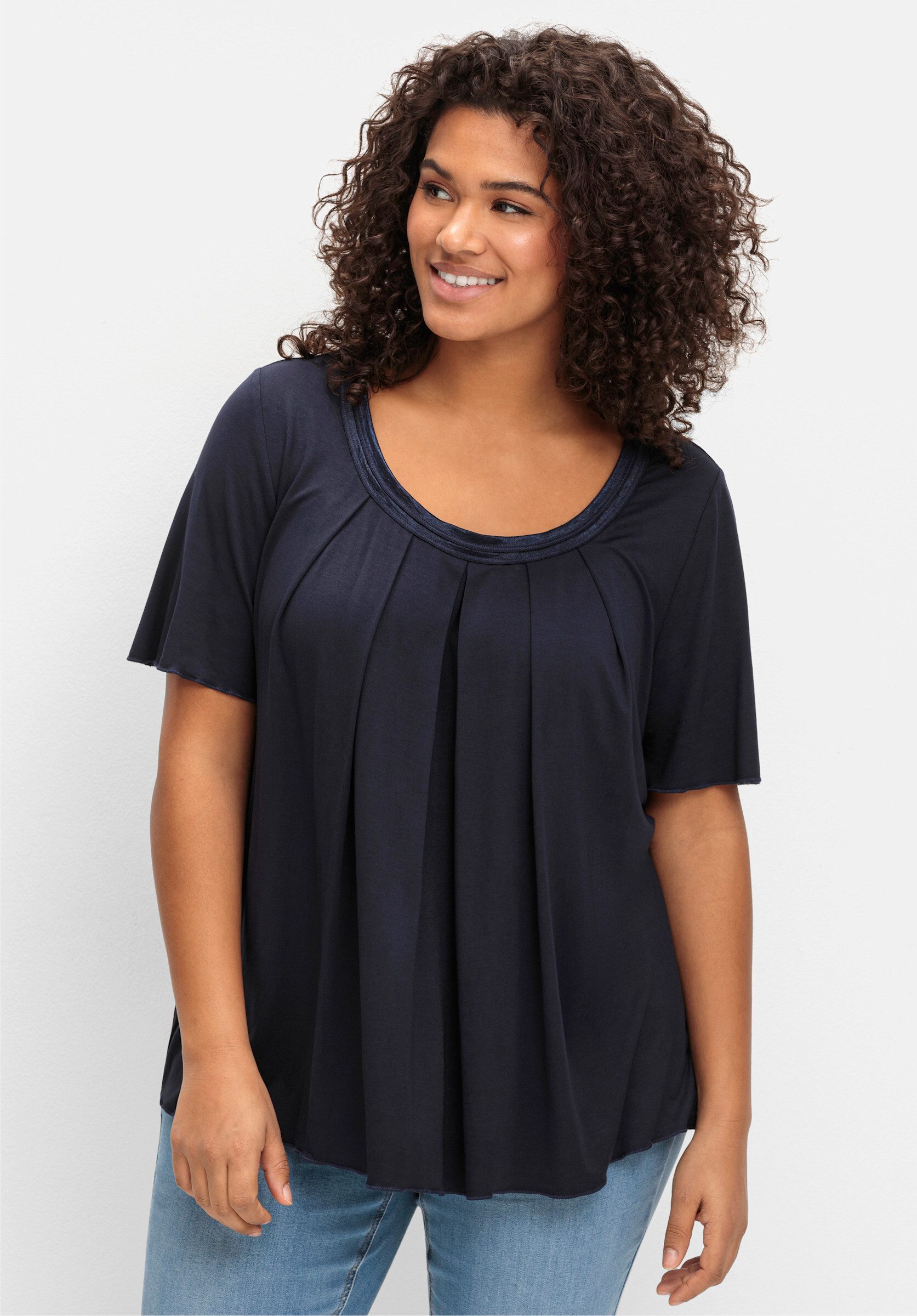 Sheego T-Shirt Shirt . in A-Linie mit dekorativer Blende günstig online kaufen