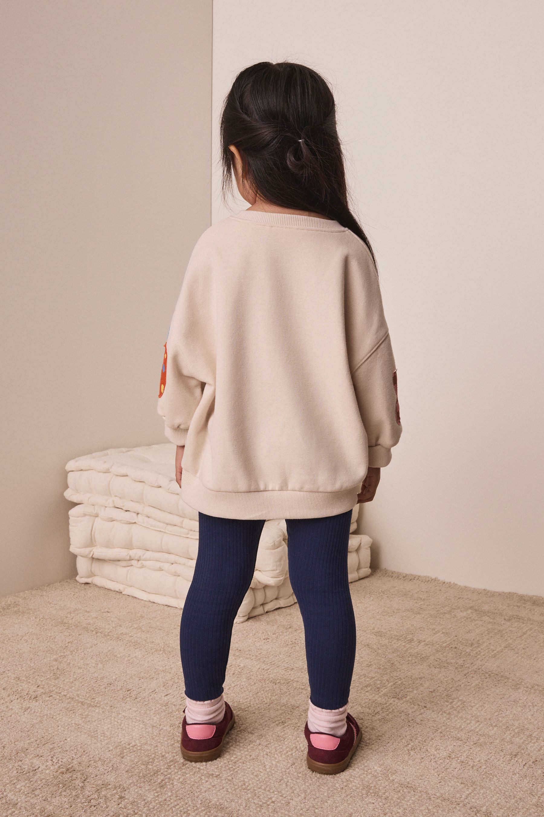 Next Top & Leggings Sweatshirt mit gerüschtem Saum und Leggings im Set (2-tlg) – Bild 2 von 4
