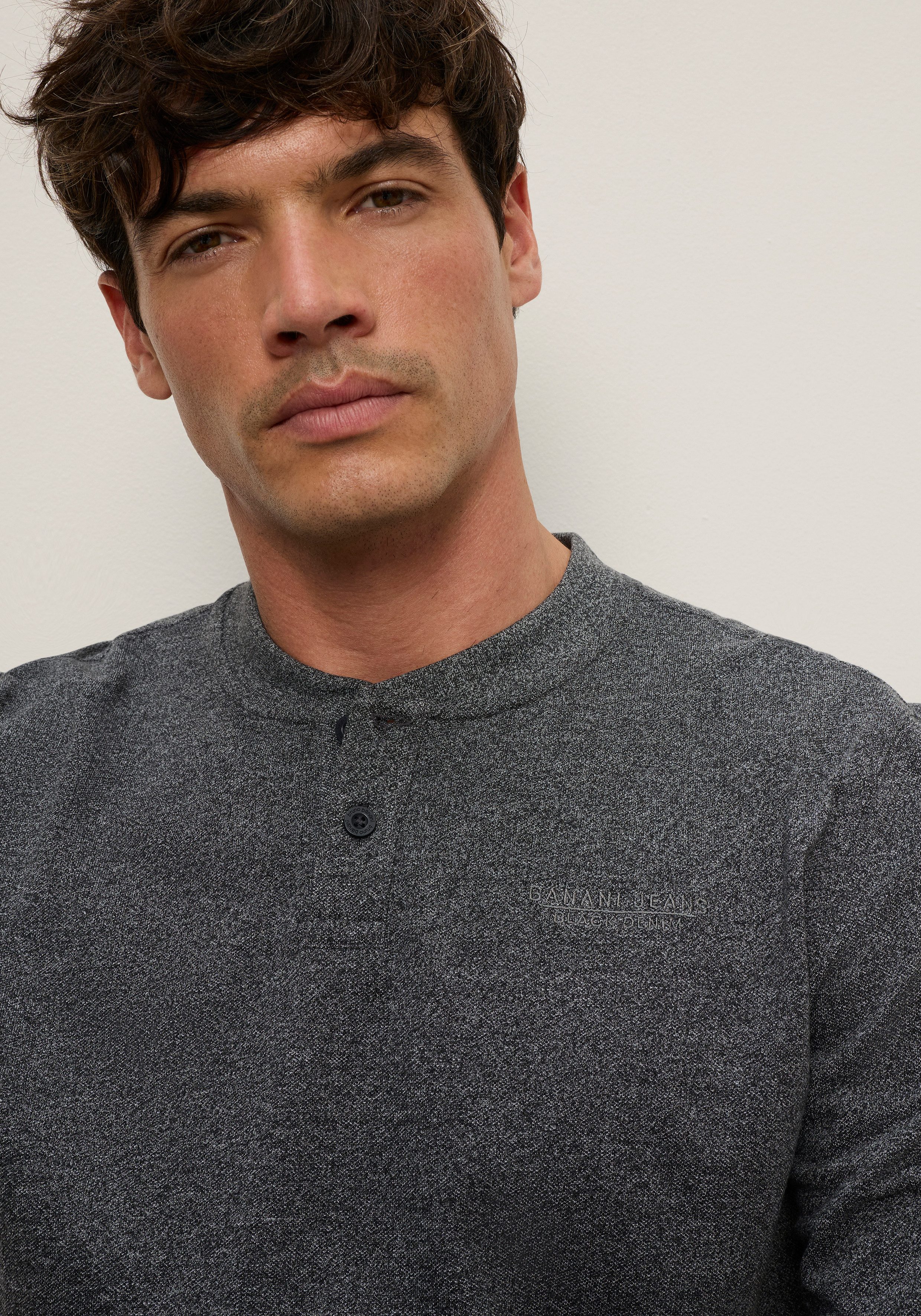 Bruno Banani Henleyshirt mit Langarm, aus Single Jersey, melierte Optik. € 24,99, (€ 24,99 pro 1 Stk).