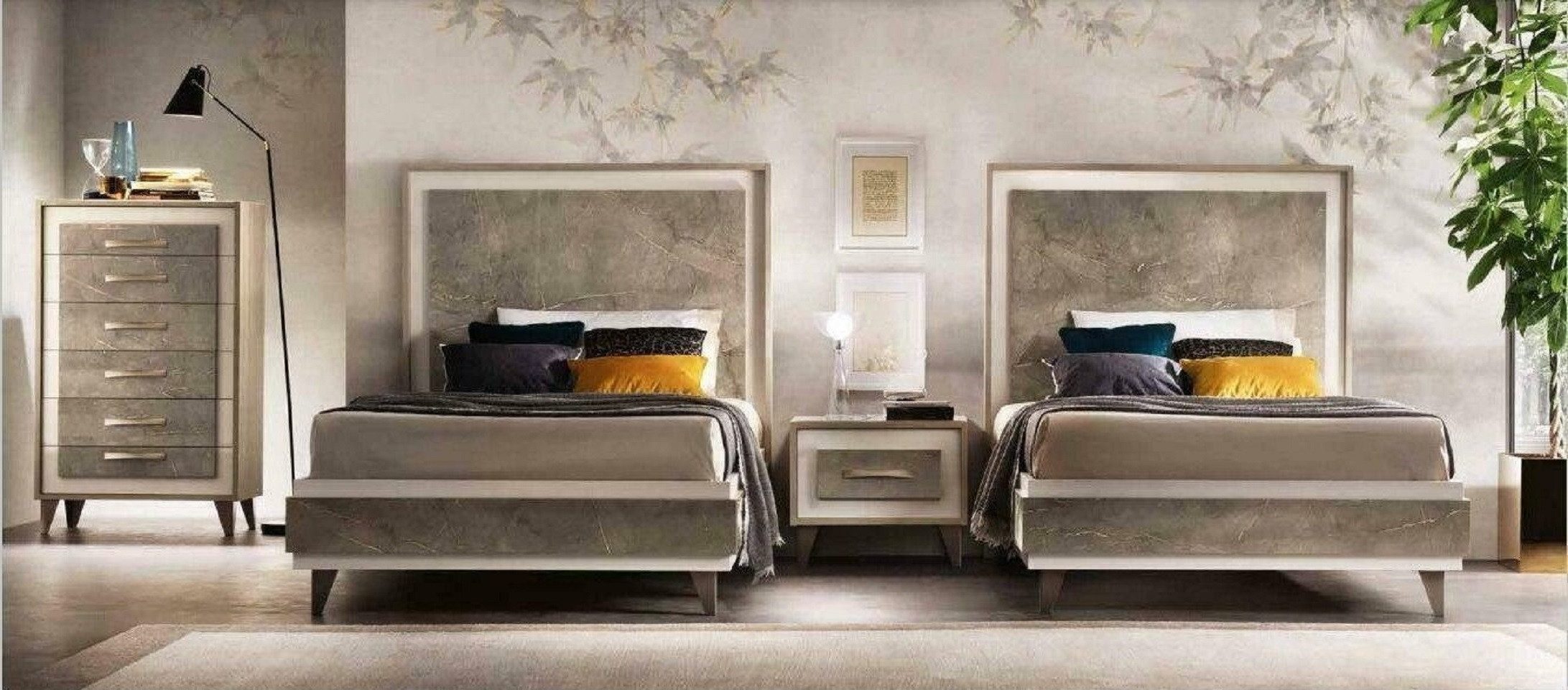 Xlmoebel Schlafzimmer-Set Arredoclassic Schlafzimmermöbel aus Holz mit eleganten Details, (5-tlg., 2x Betten + 2x Nachttische + Kommode), Hergestellt in Europa