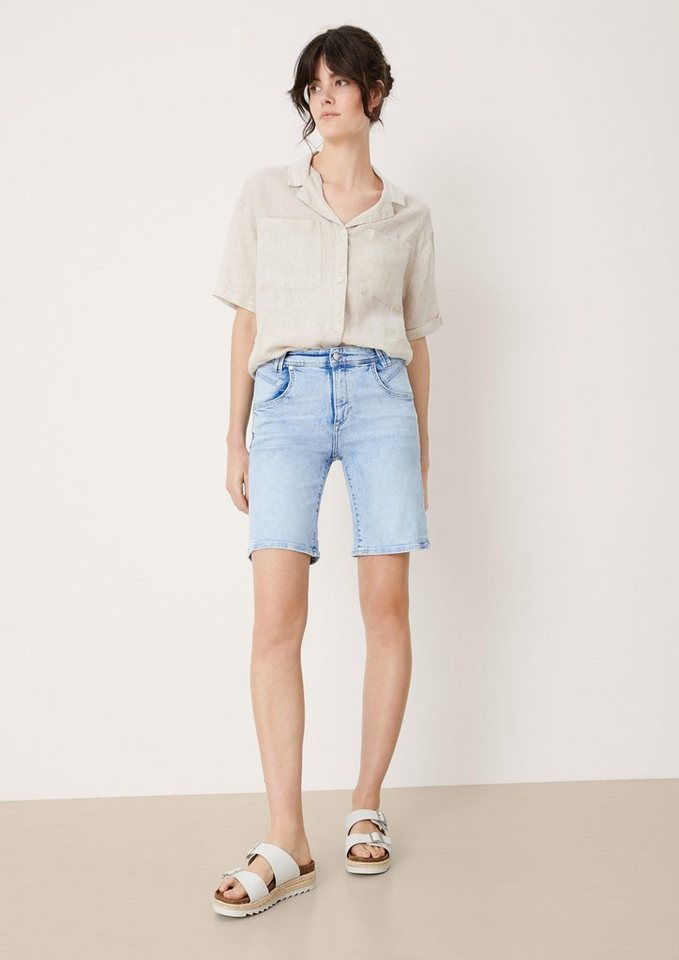 s.Oliver Jeansshorts Jeans-Bermuda Betsy / Slim Fit / Mid Rise / Slim Leg  Waschung, Leder-Patch