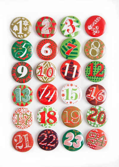 Logbuch-Verlag Countdown Kalender 24 Weihnachtskalender Buttons Blech Zahlen 1-24, mit Anstecknadel auf der Rückseite.