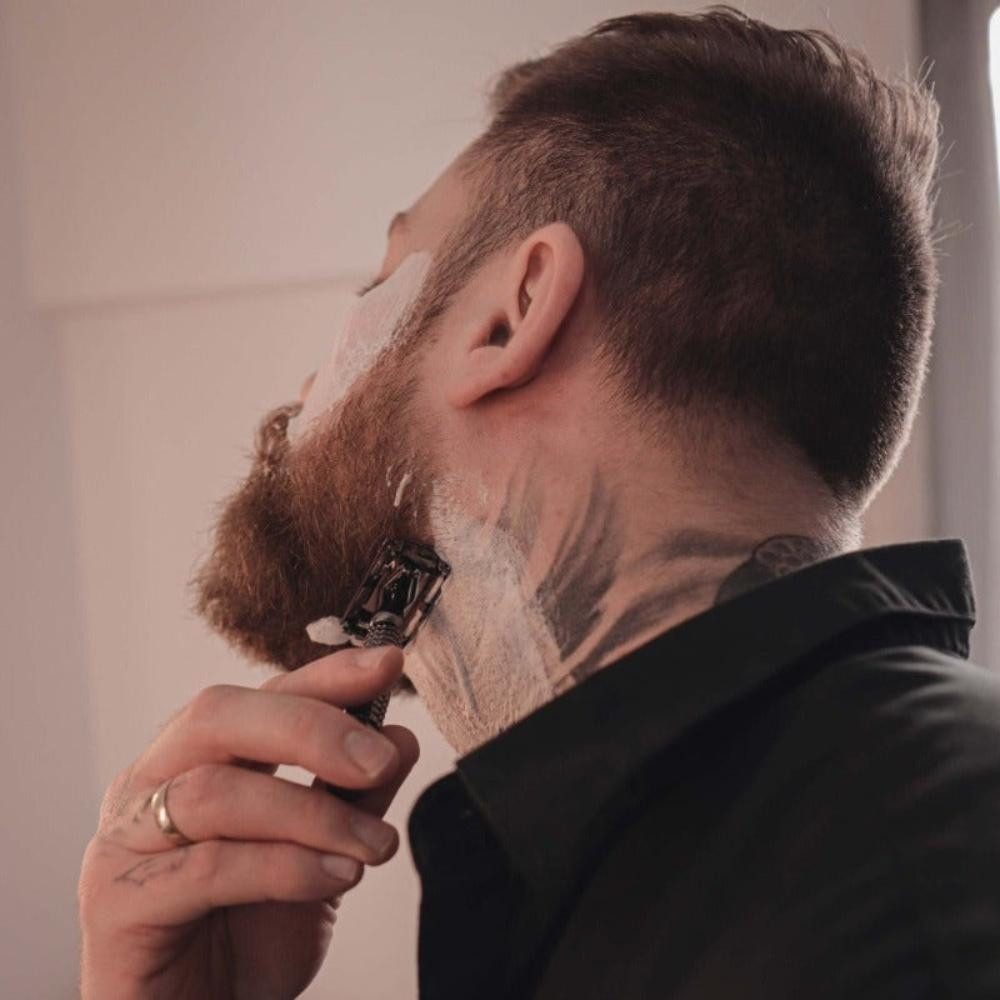 Störtebekker Rasierset - Rasierhobel 'Hamburg' (Schwarz) - Rasierset Herren, mit Rasierpinsel, Rasierschale, Rasierseife, Alaunstein und 10 Klingen