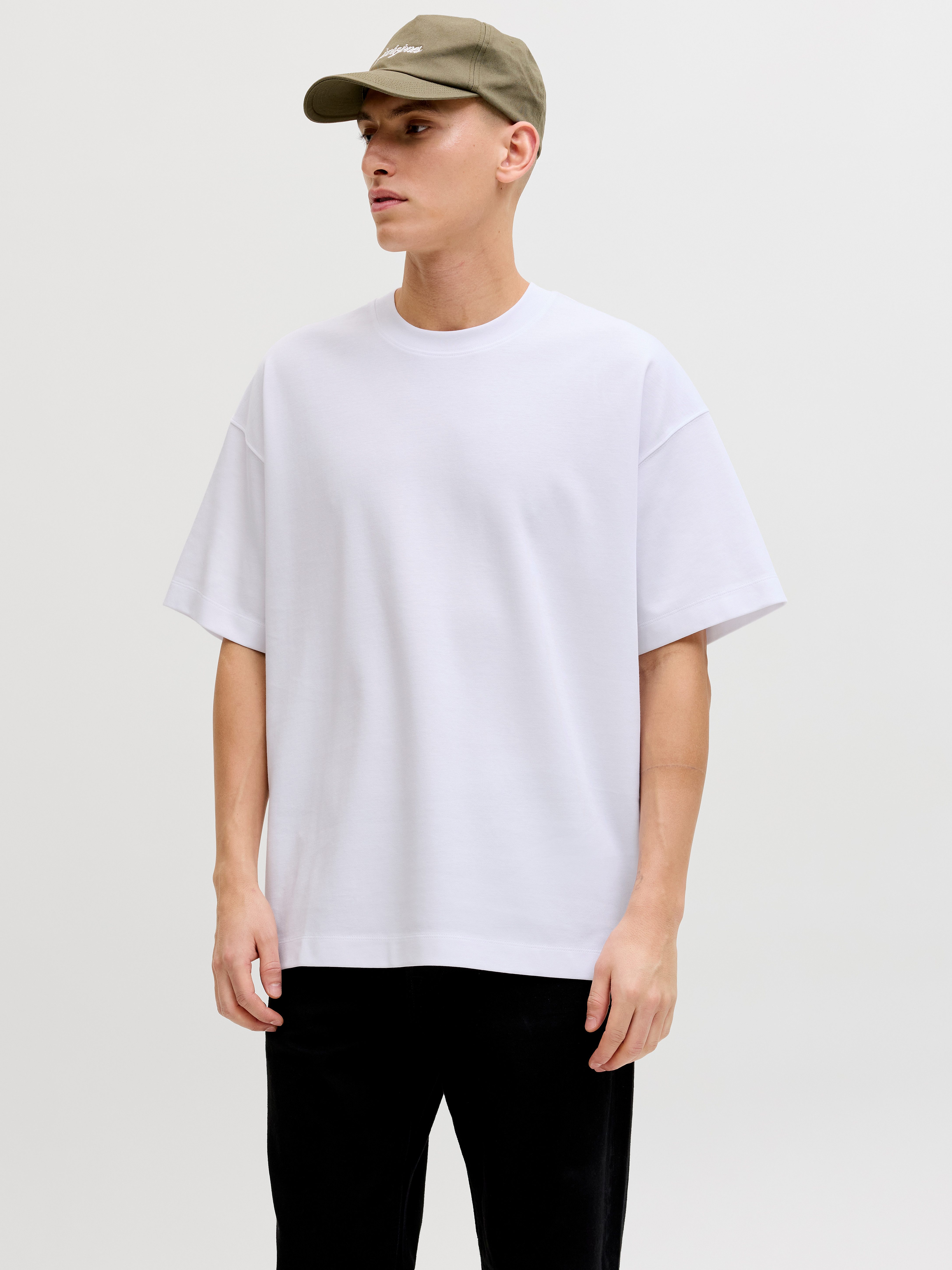 Jack & Jones T-Shirt JJEBARRON TEE SS O-NECK NOOS Baumwollmischung, loose fit