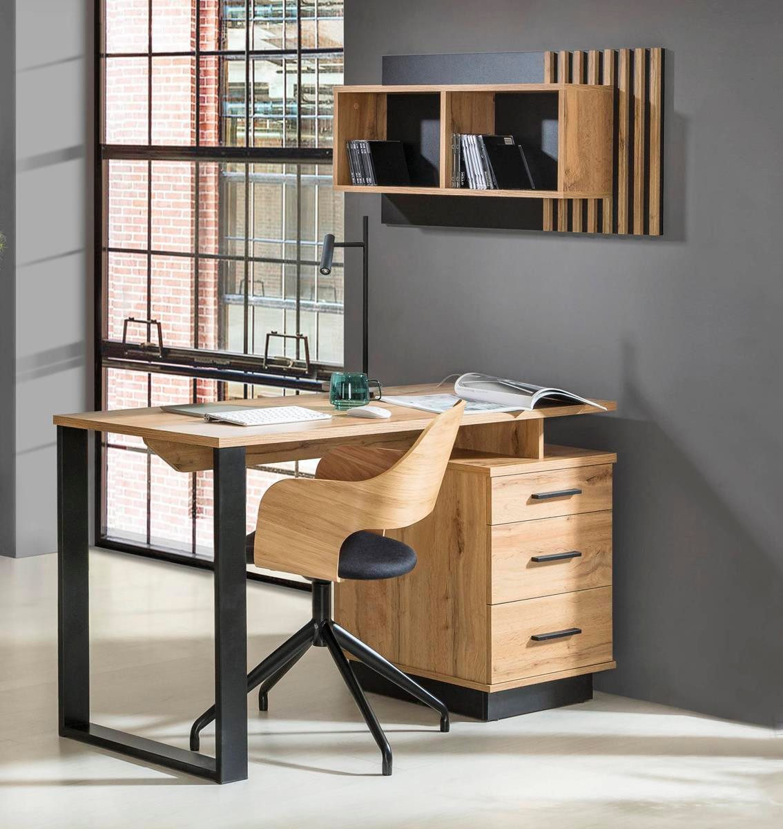 Compleo Schreibtisch mit 3 Schublade, Möbelfarbe: Eiche Wotan/Schwarz, Breite: 135 cm