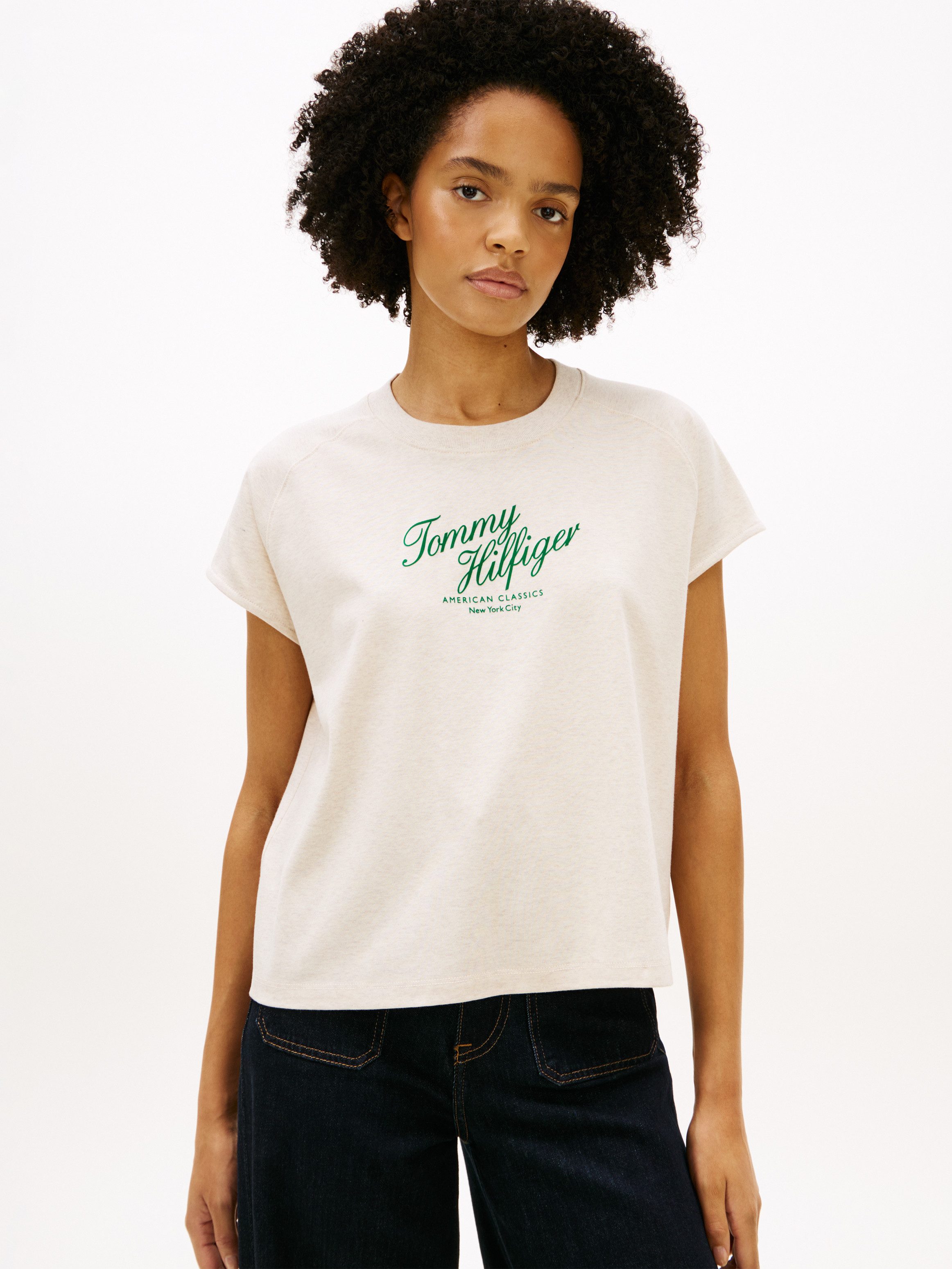 Tommy Hilfiger Kurzarmshirt SEASONAL SCRIPT CAP SLV TEE mit Raglanärmeln, Relaxed Fit