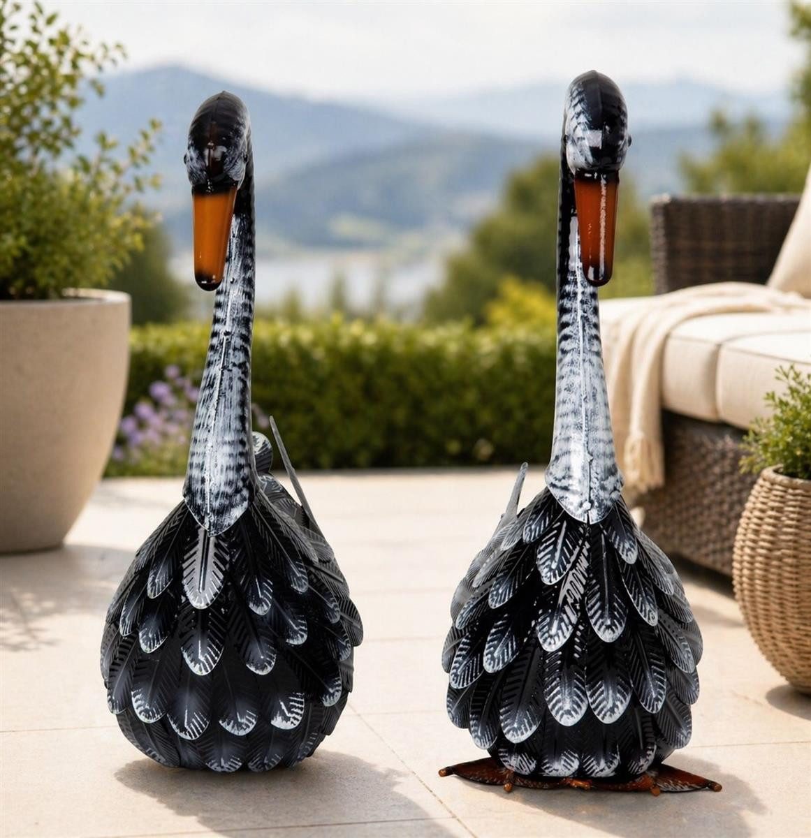 Geschenkestadl Tierfigur Metall Schwäne schwarz 2er Set 41 cm – elegante Dekofiguren Gartendeko (Spar-Set, 2 St., 2tlg), 2 schwarze Schwäne stilisieren ein Herz