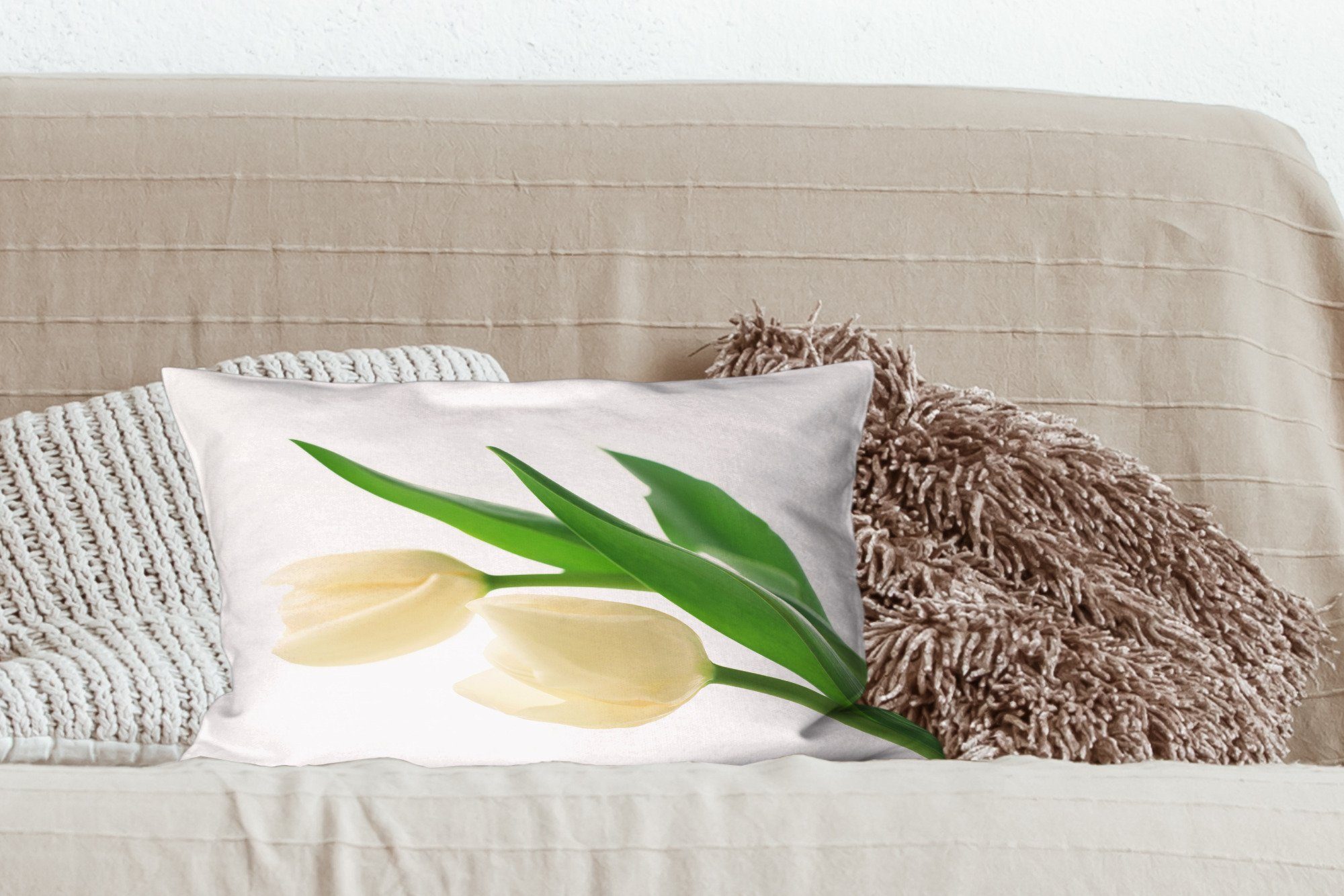 Füllung, mit weiße Wohzimmer Dekokissen Schlafzimmer Zwei Tulpen Dekoration, Hintergrund, auf MuchoWow Zierkissen, hellem Dekokissen