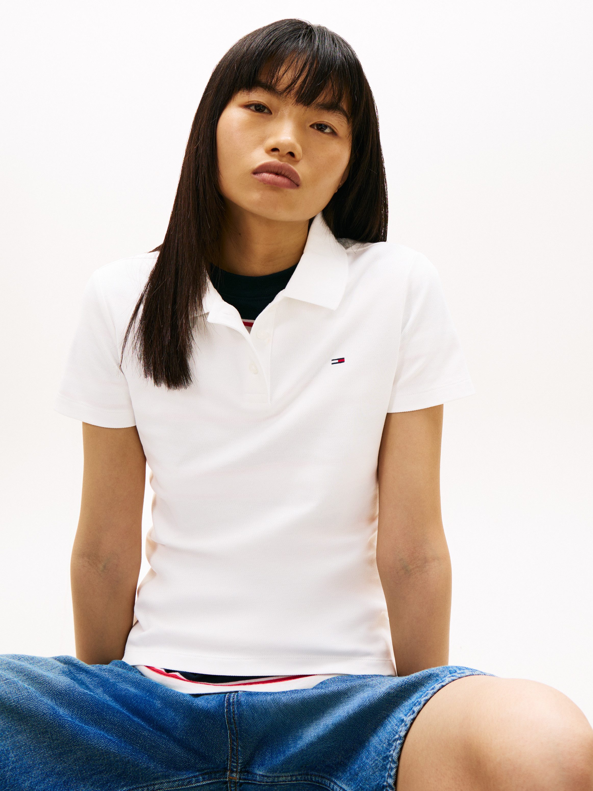 Tommy Jeans Poloshirt TJW SLIM ESSENTIAL POLO SHORT SLEEVE mit Logostickerei, Piqué