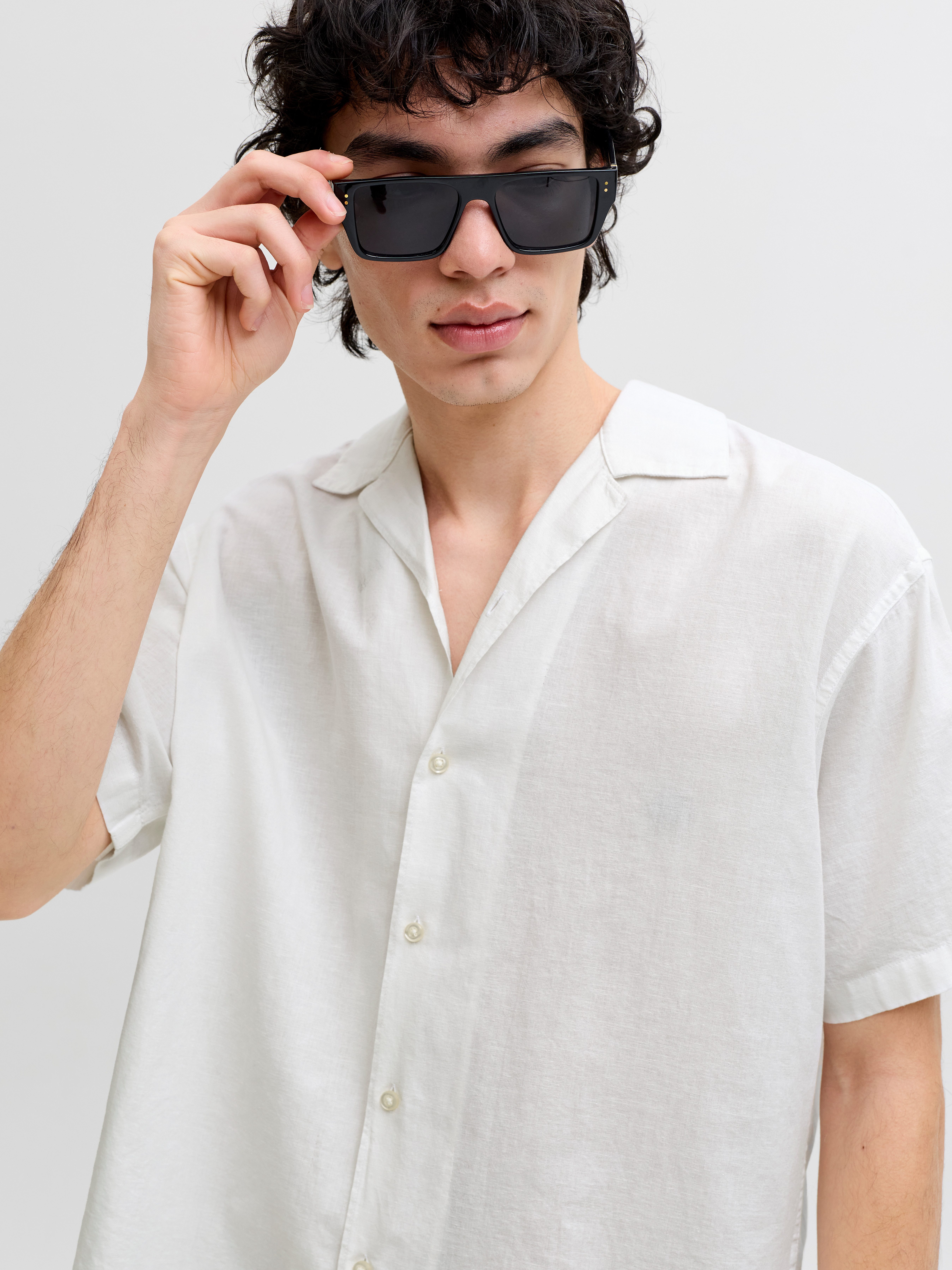 Jack & Jones Kurzarmhemd JJEBREEZE LINEN BLEND RESORT SHIRT SS SN mit Knopfleiste