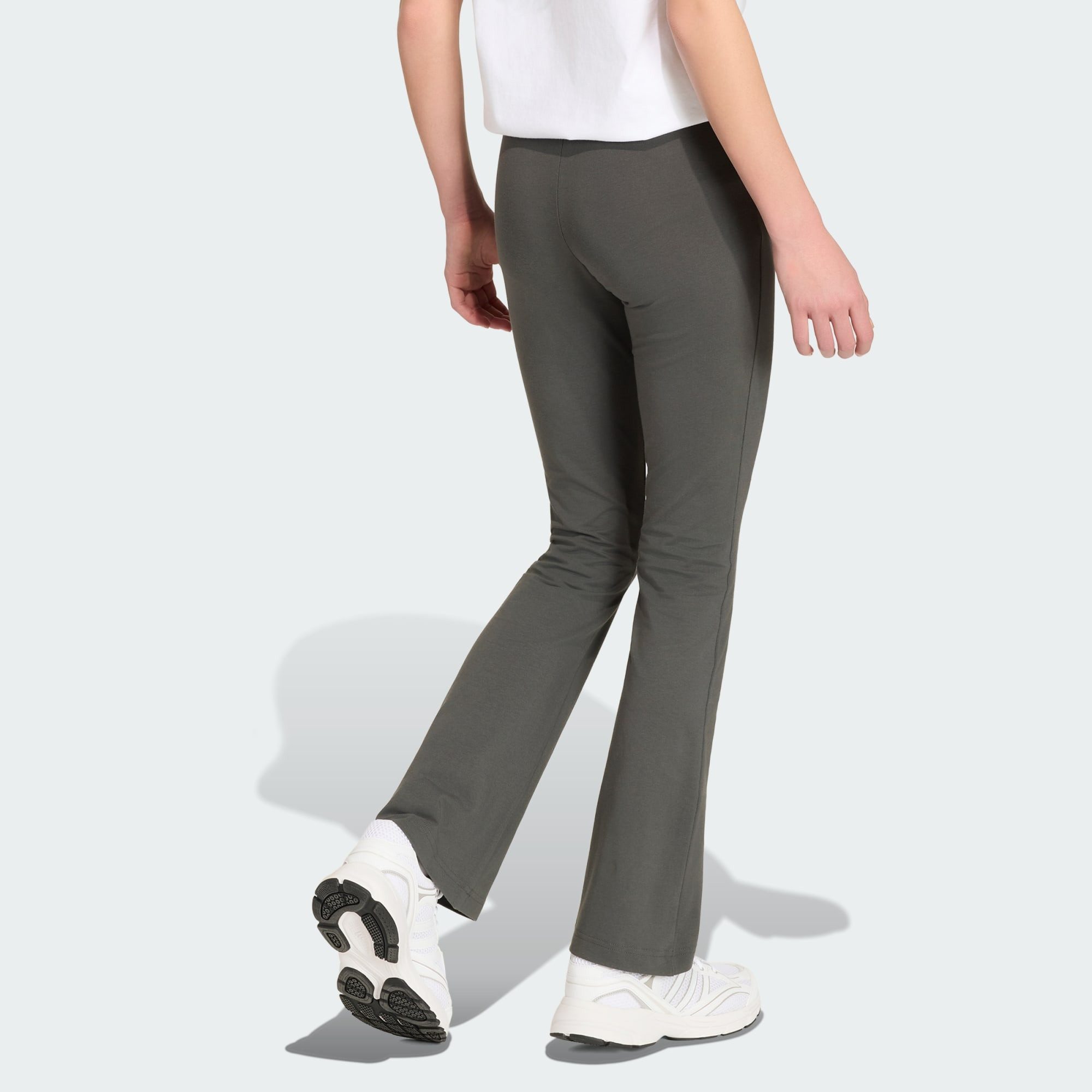 adidas Sportswear Leggings ESSENTIALS LEGGINGS, AUSGESTELLTES BEIN (1-tlg)